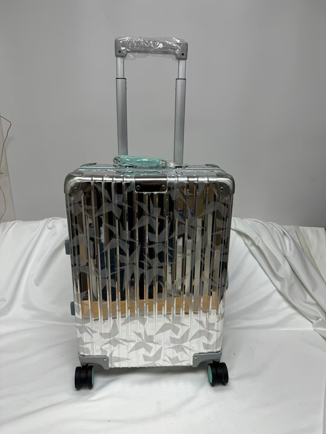 r1m0wa lU*gage-‭20inch