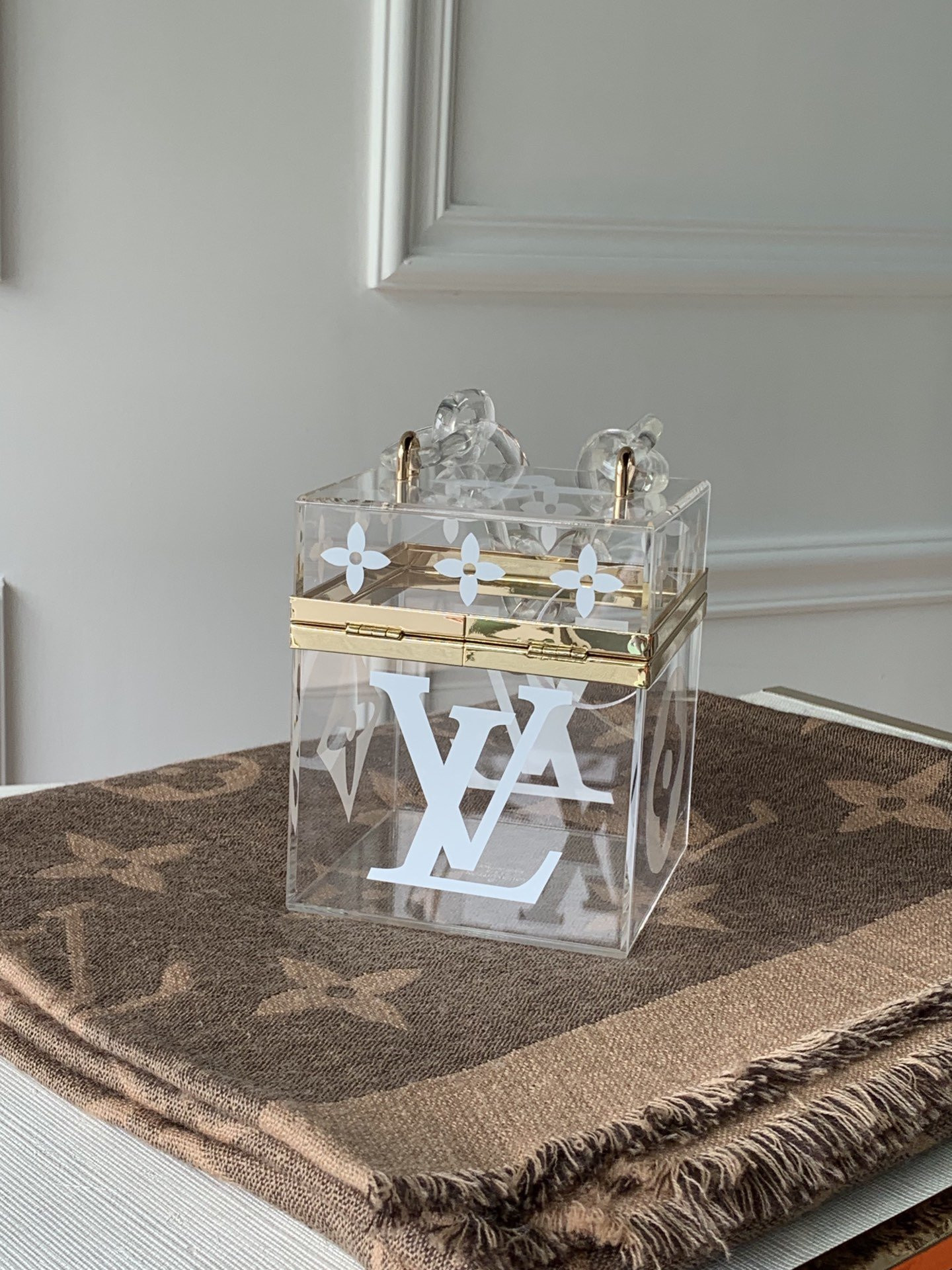 l0*is V*t0n cube scott-12.5x12.5x12.5cm