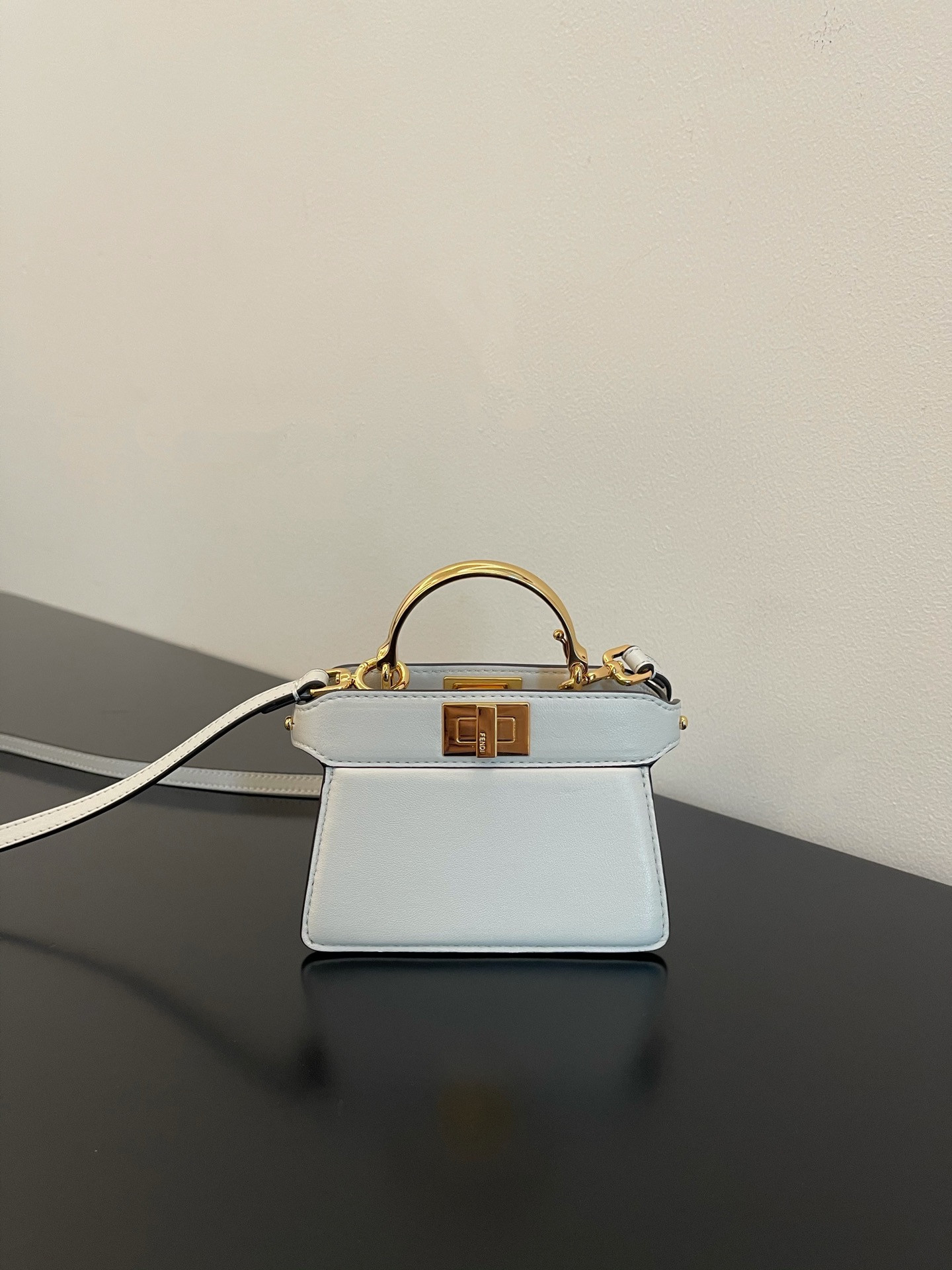 F**di peekabooiseeu micro-11x8x8cm