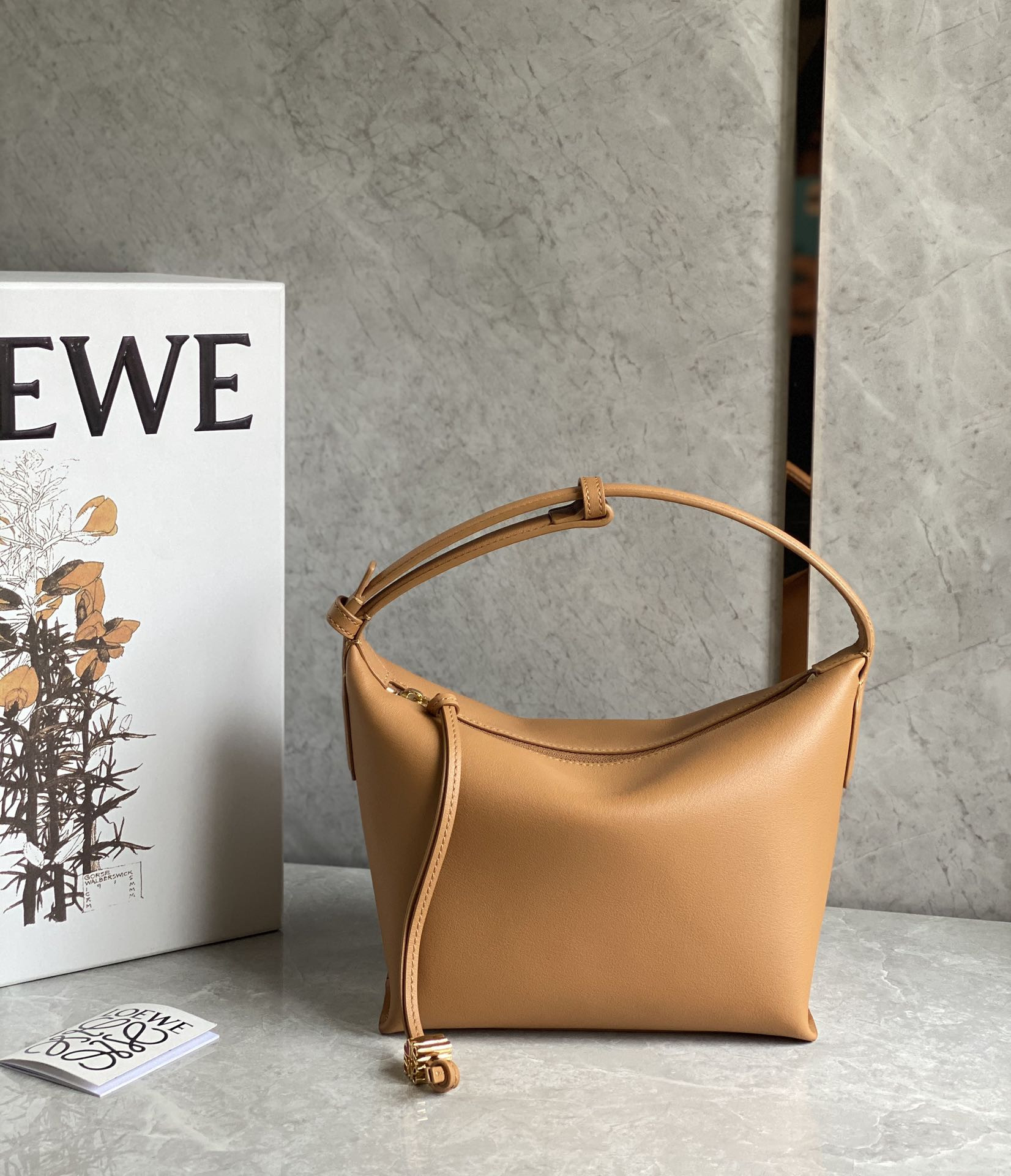 L0ew* cubi bag-20.5×17×12.5cm