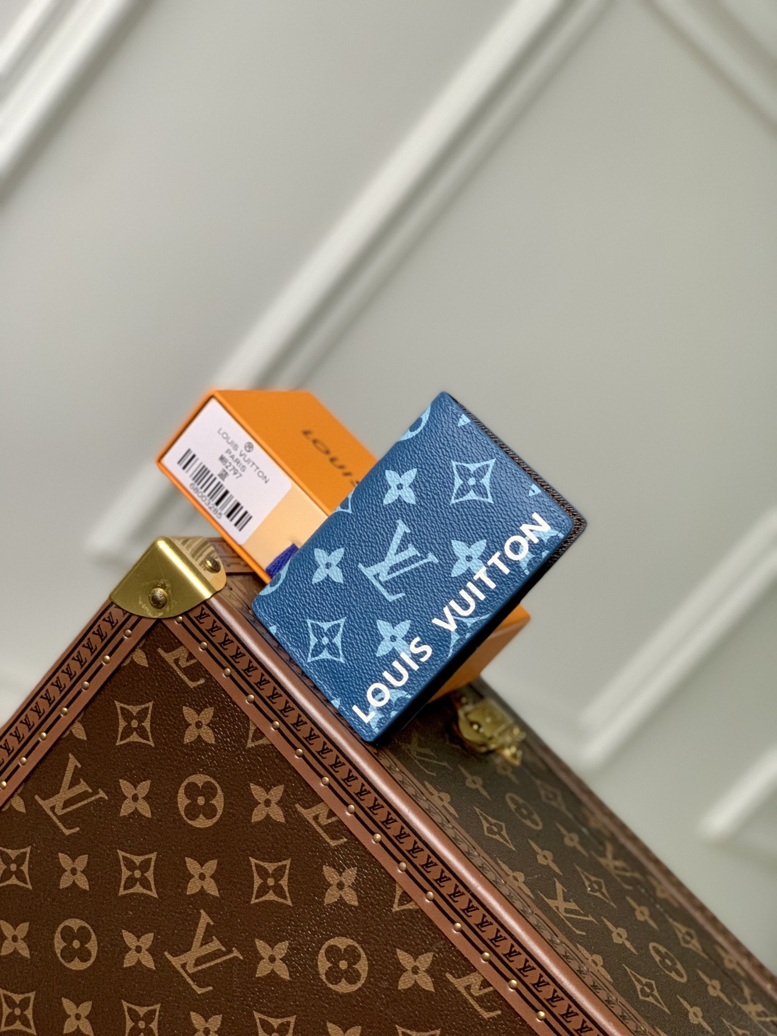 l0*is V*t0n aerogram wallet-8 x 11 x 1cm