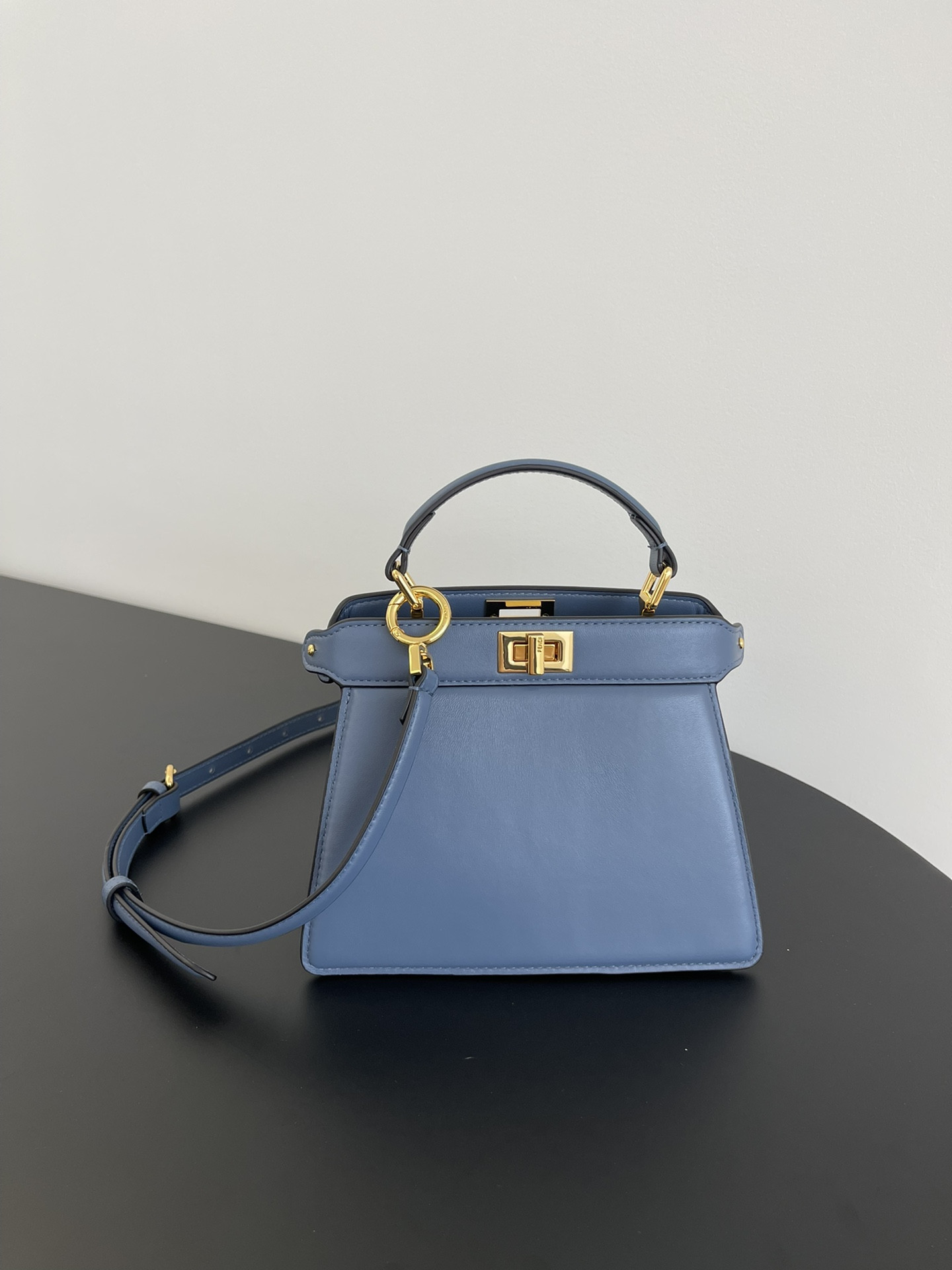 F**di peekaboo iseeu bag-20x11x15cm