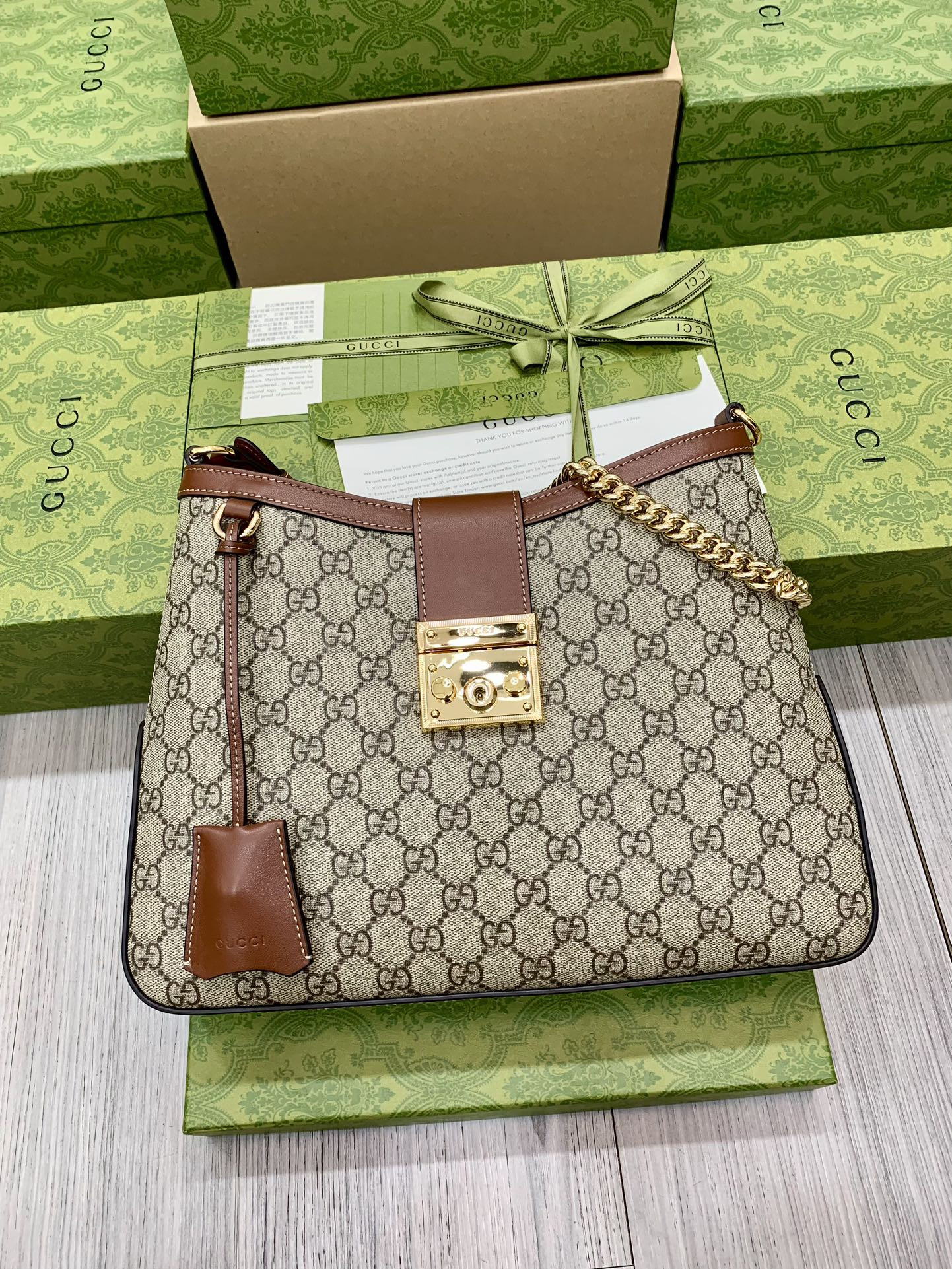 G*u*i padlock bag-32.5x 24x 5.5cm