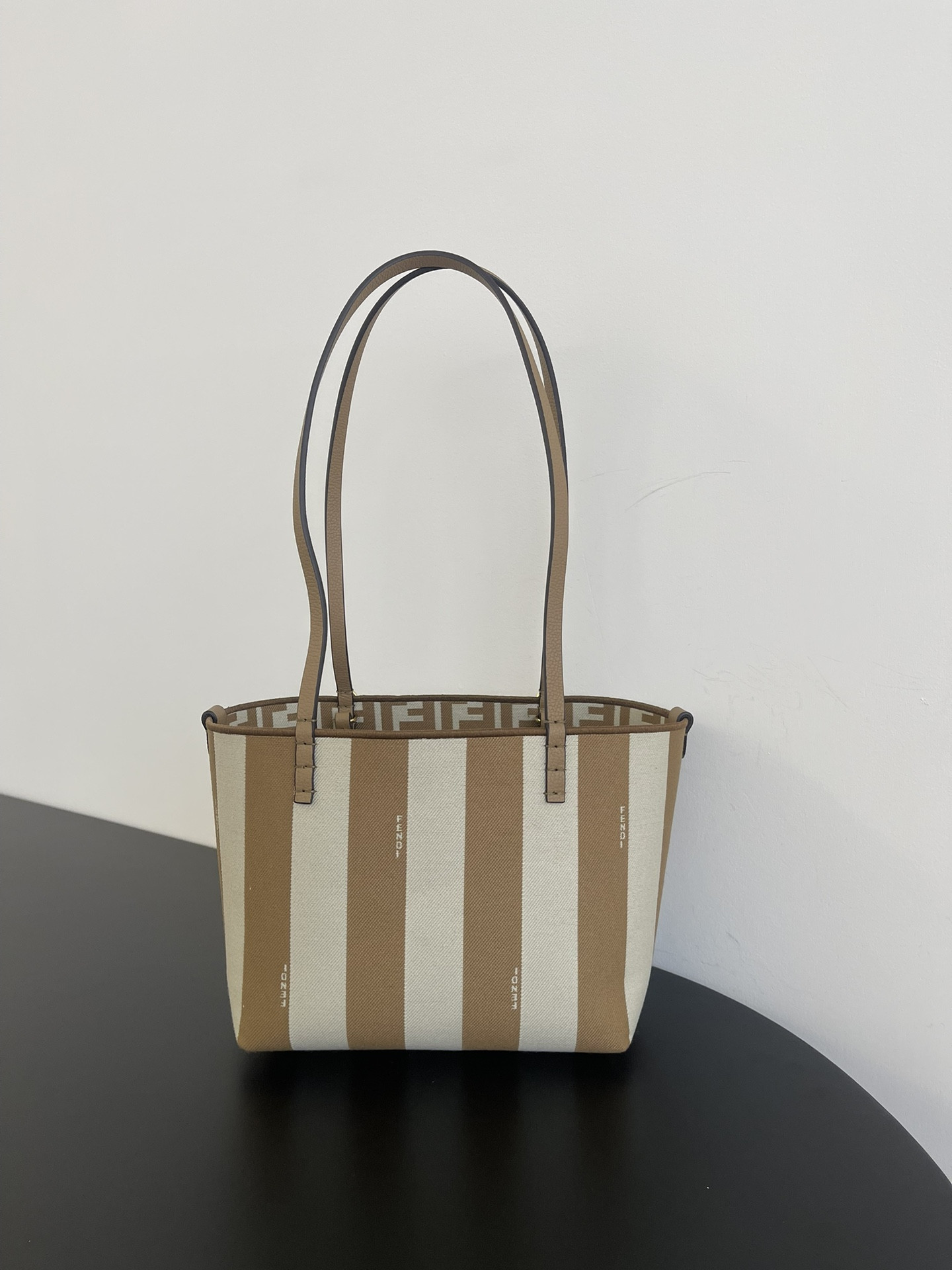 F**di tote-22x14x18cm