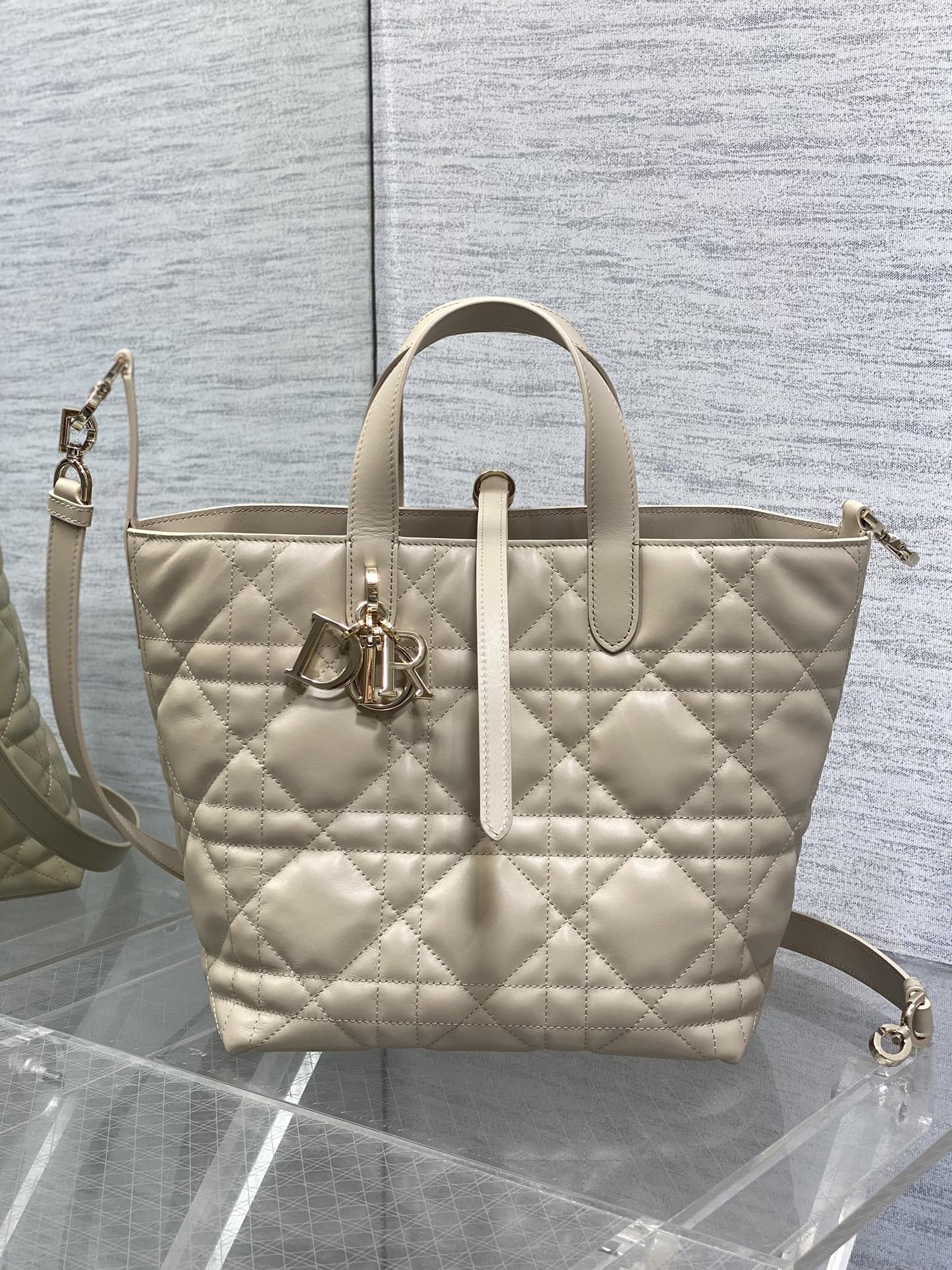 Diro Toujours Tote Bags-20*18.5*22CM