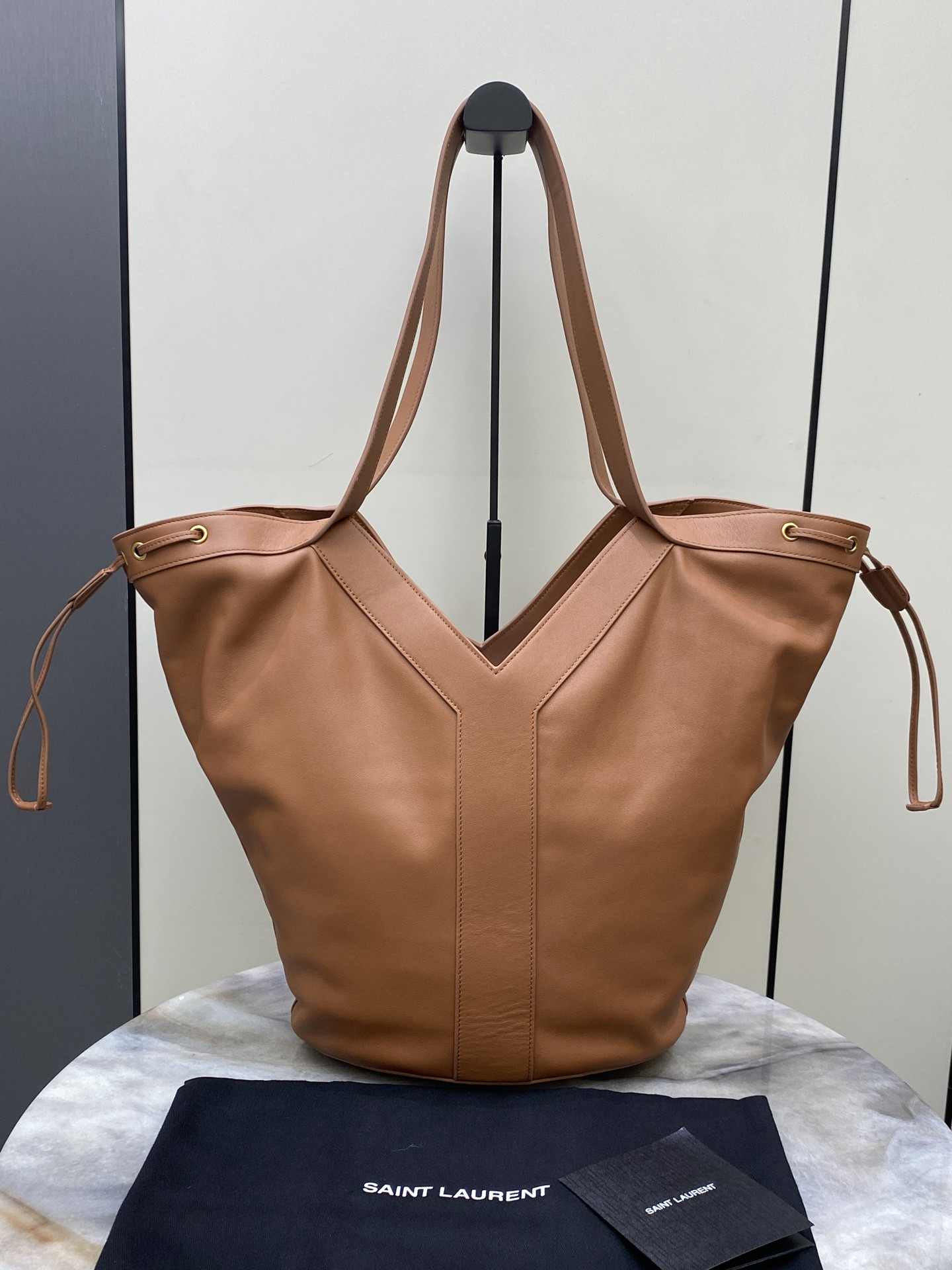 Sa1nt Lau*nt Santorini Lux Calfskin Y Drawstring Tote-26/50×15×34CM