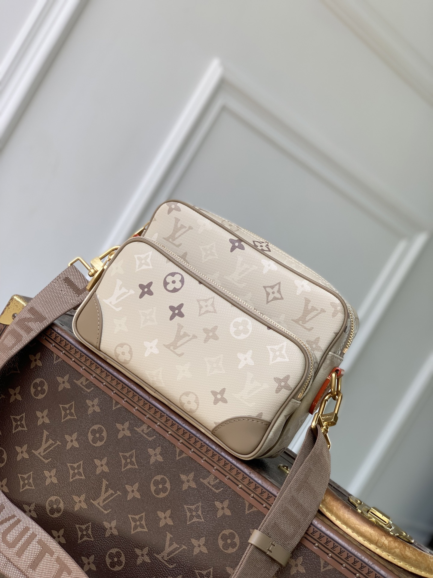 L0vis Vvtt0n Nil Messenger Bag-M29273-25 x 17.5 x 11CM