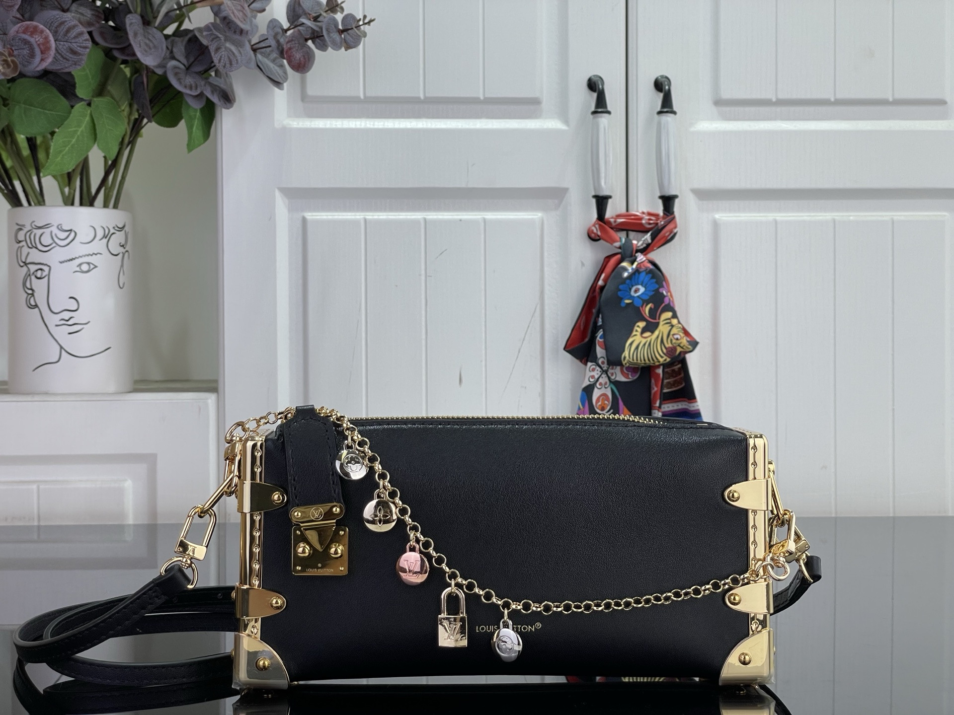 L0vis Vvtt0n Slim Trunk--M28362-23 x 12 x 4CM