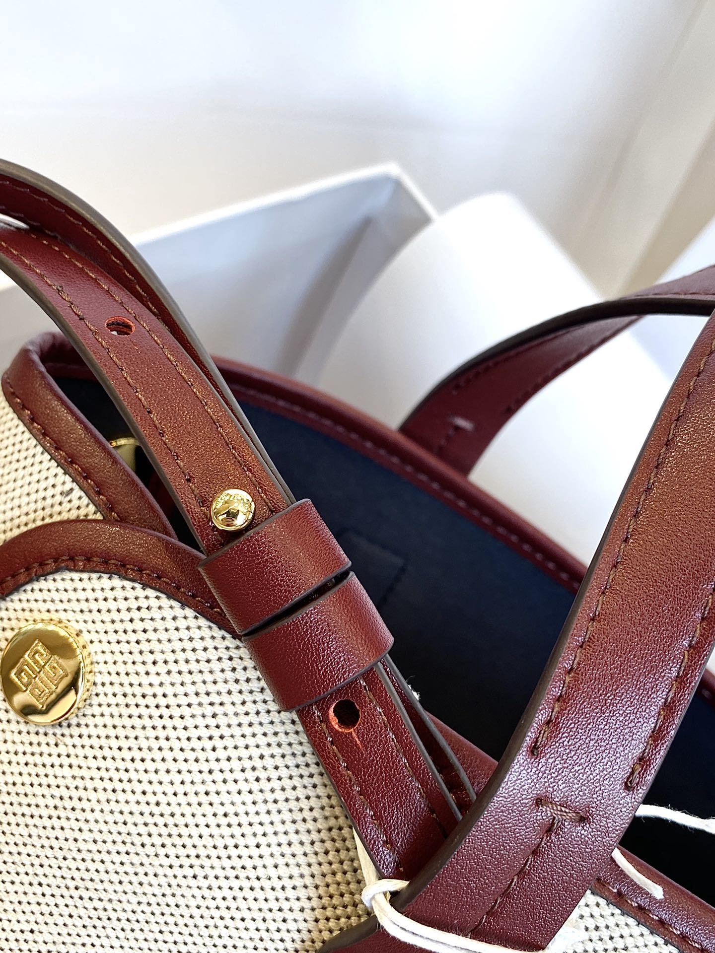 G1uenchy bond tote-21*32*14cm