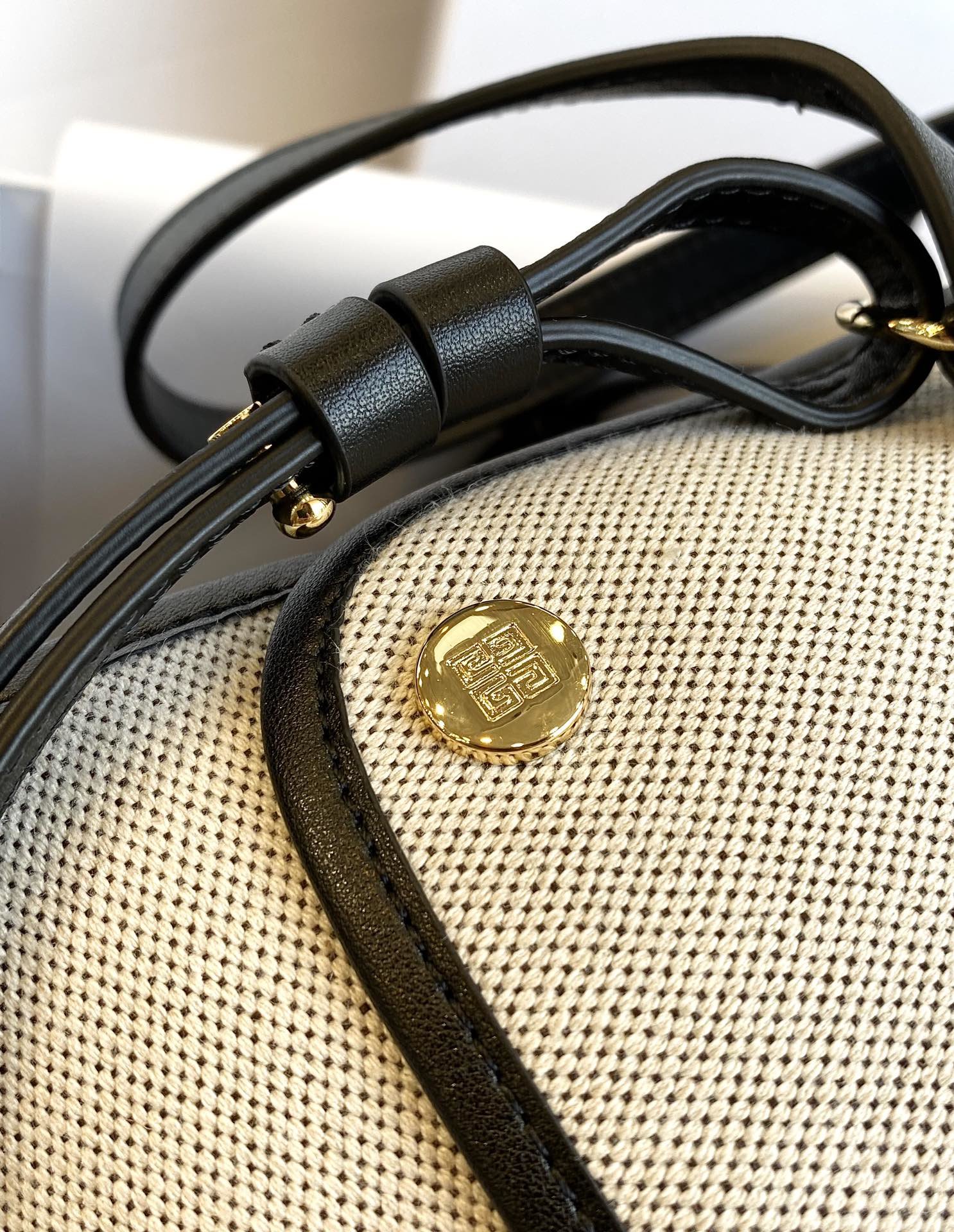 G1uenchy bond tote-21*32*14cm