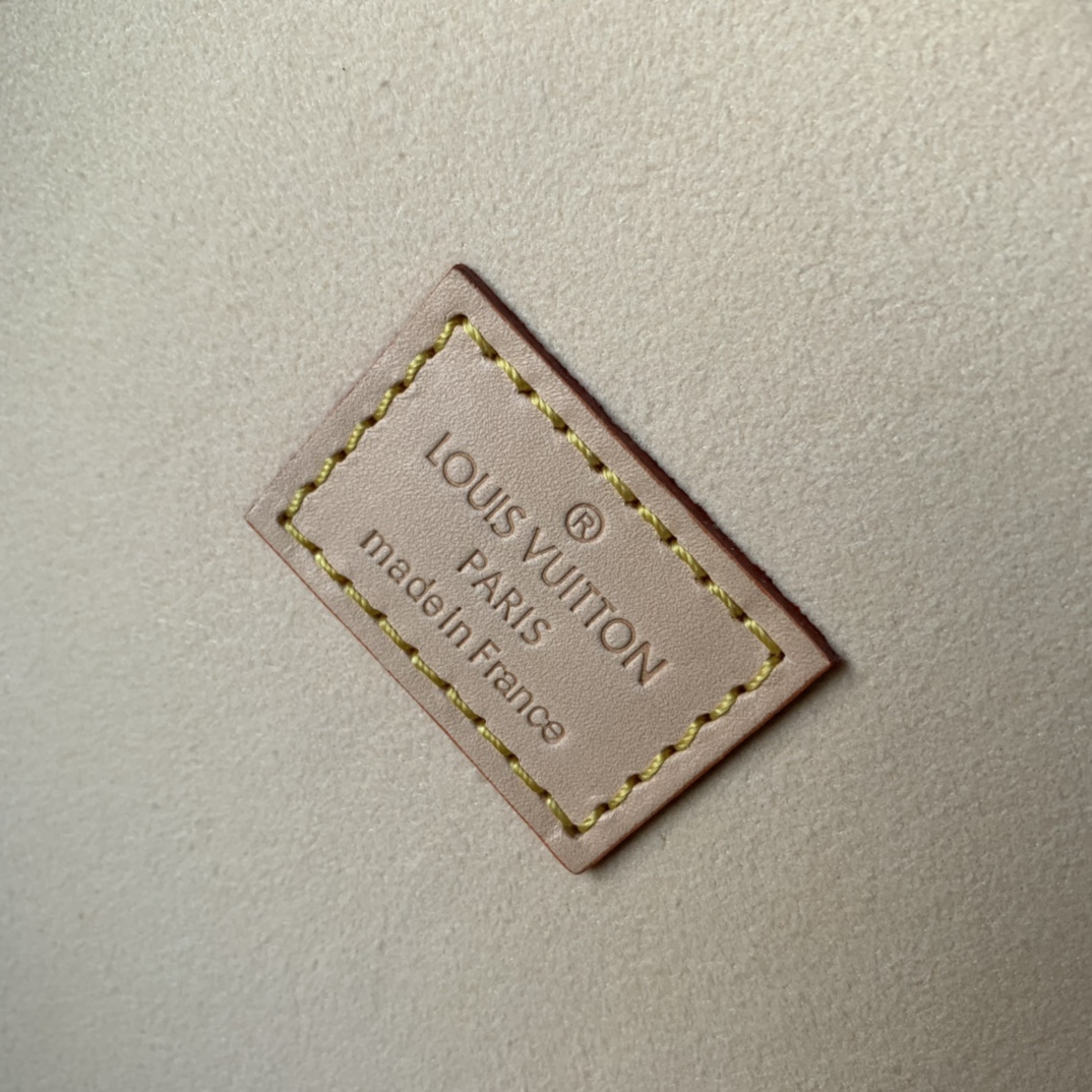 l0*is V*t0n jewelry box-24*13*17cm