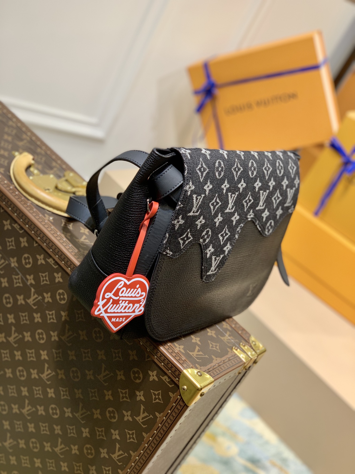 l0*is V*t0n besace tokyo -39*23*13cm