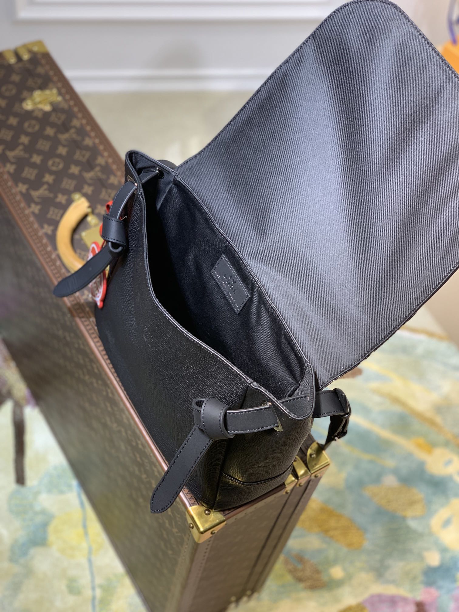 l0*is V*t0n besace tokyo -39*23*13cm