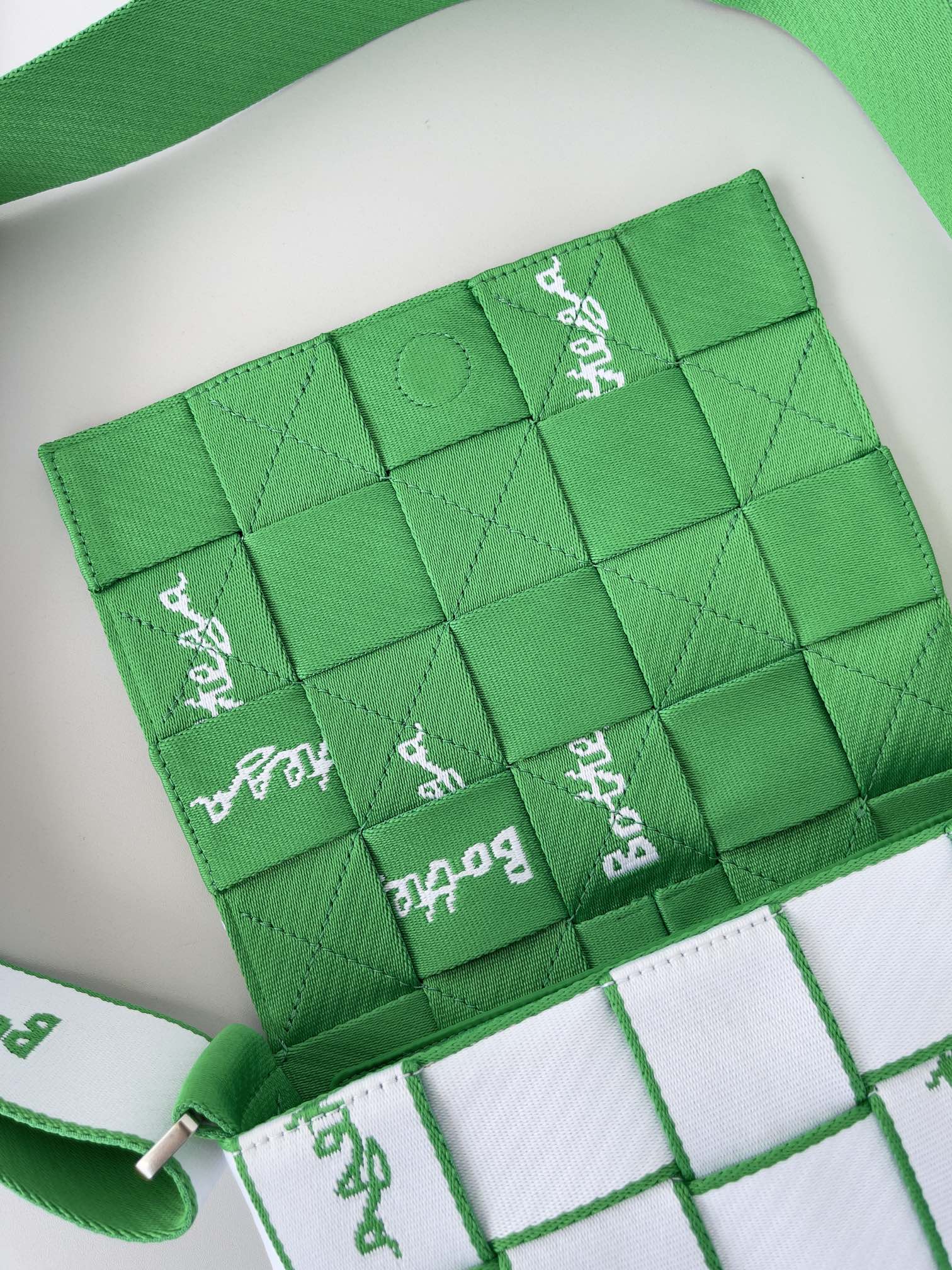 bo*te*ga Ve*ne*ta webbing crossbody bag-25*15*5cm