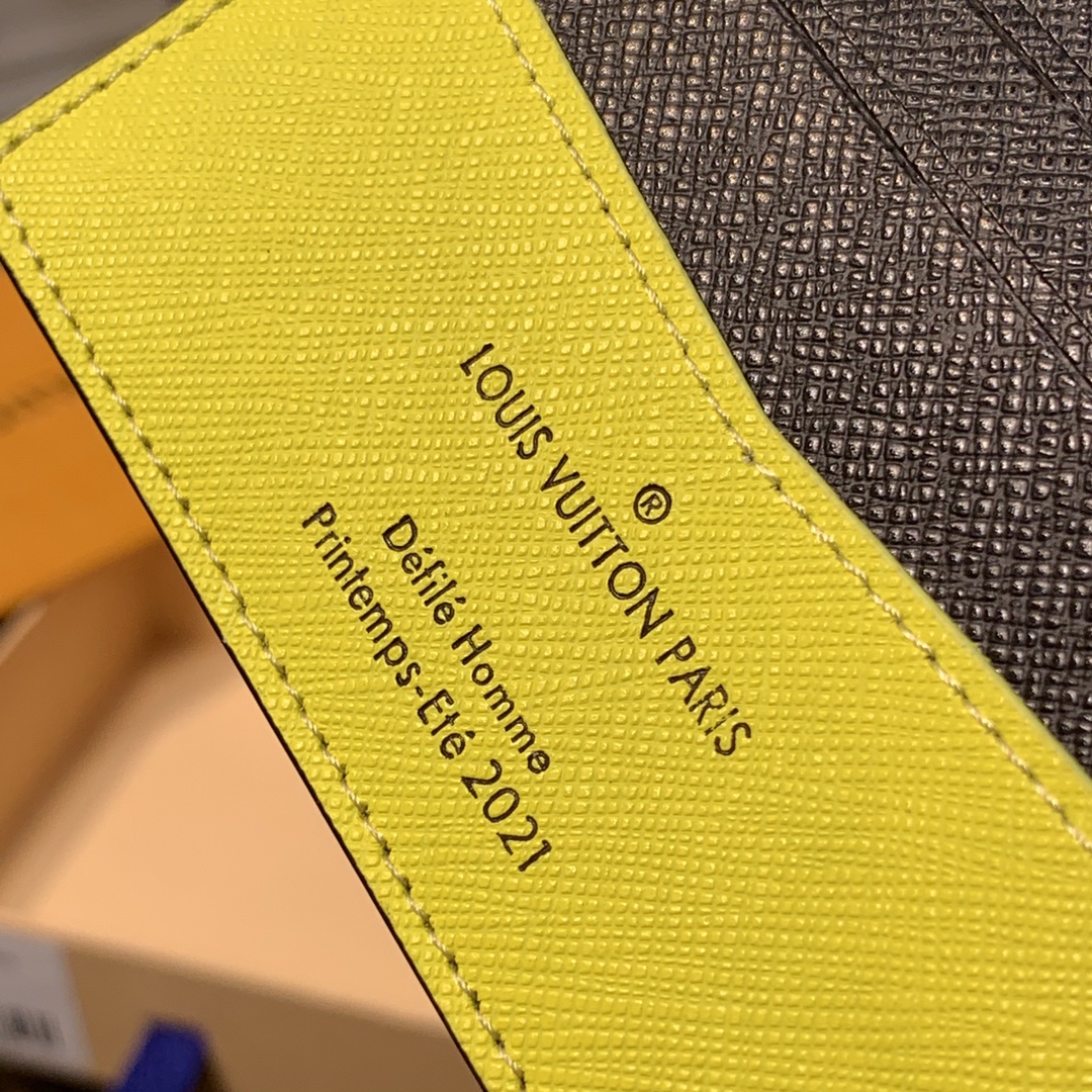 l0*is V*t0n slender wallet-11*8.5*2cm