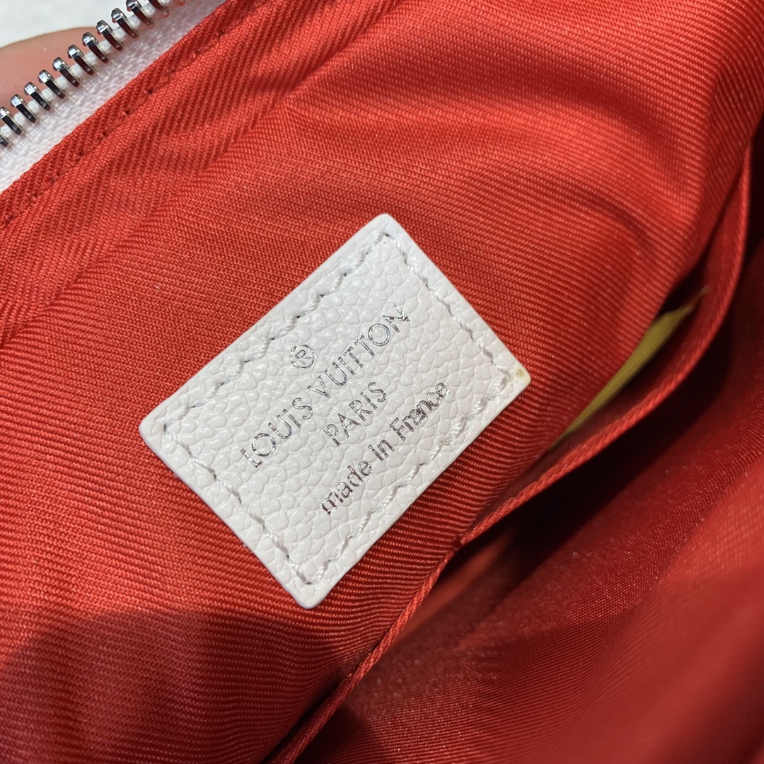 l0*is V*t0ntrio handbag-25*18.5*7cm