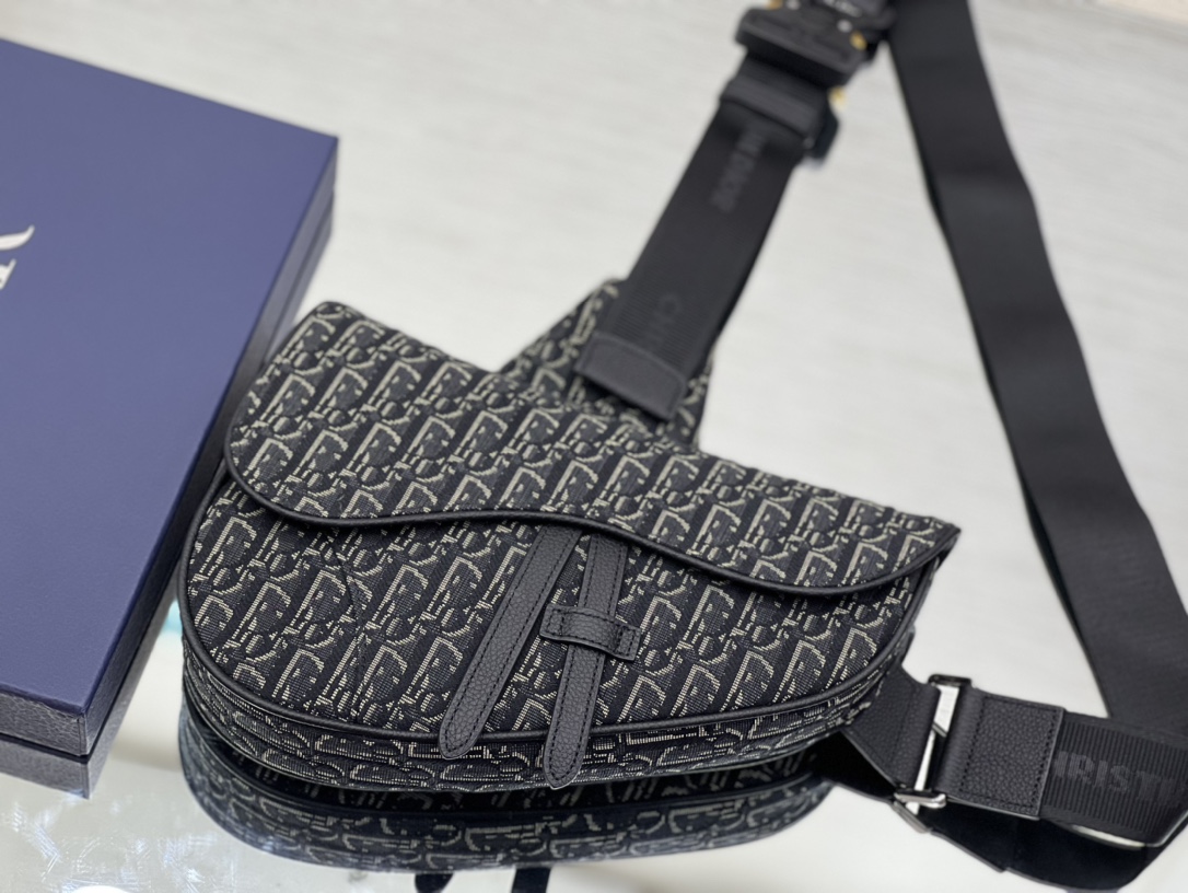 D*or saddle bag-20 x 28.6 x 5cm