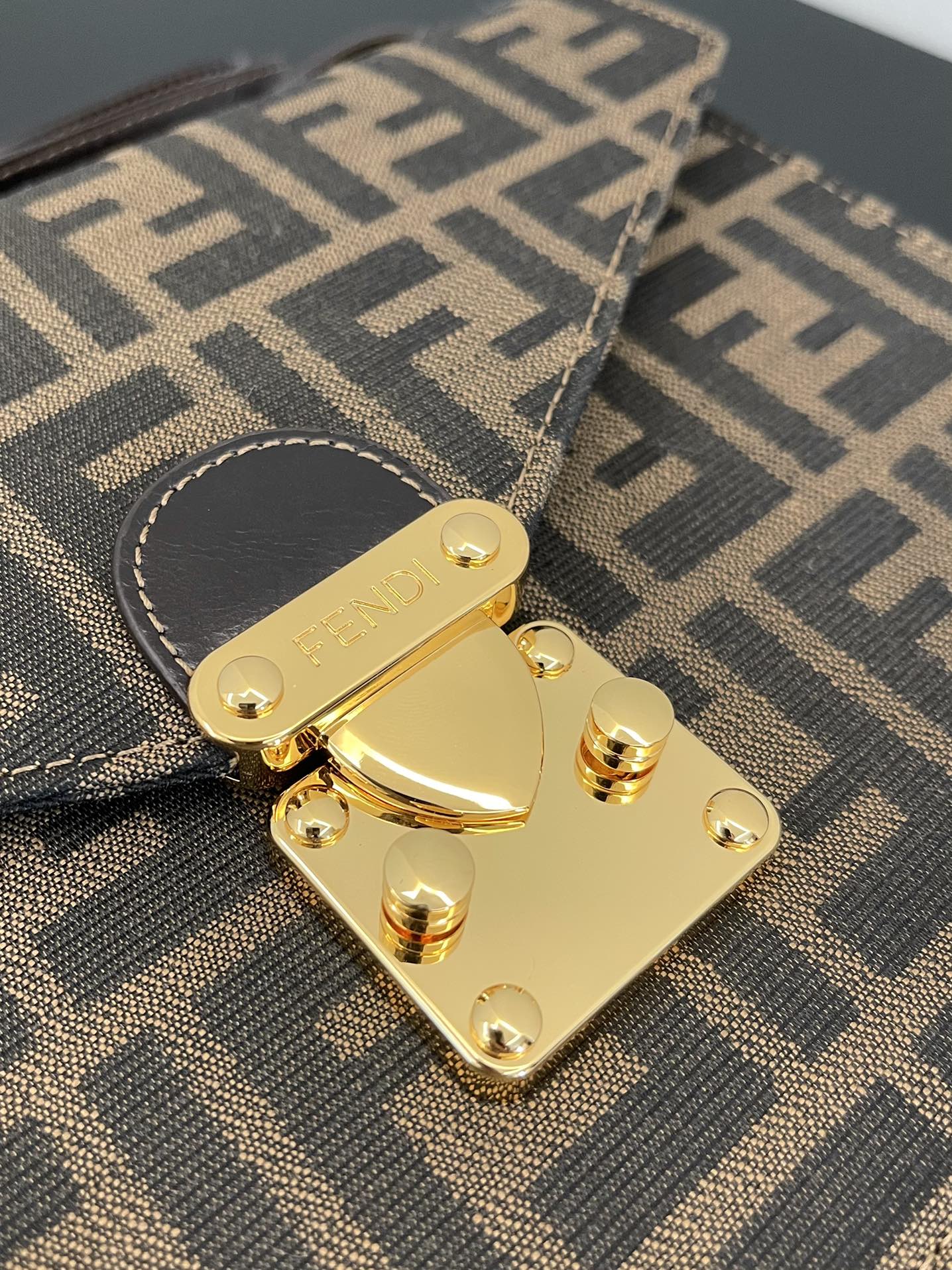 F**di vintage handbags-24x18x8cm