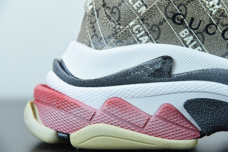 Ba*len*cia*ga triple s