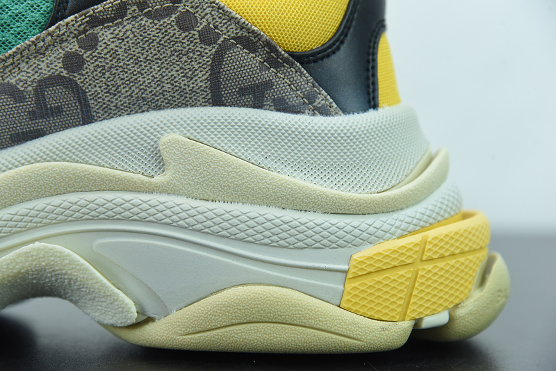 Ba*len*cia*ga triple s