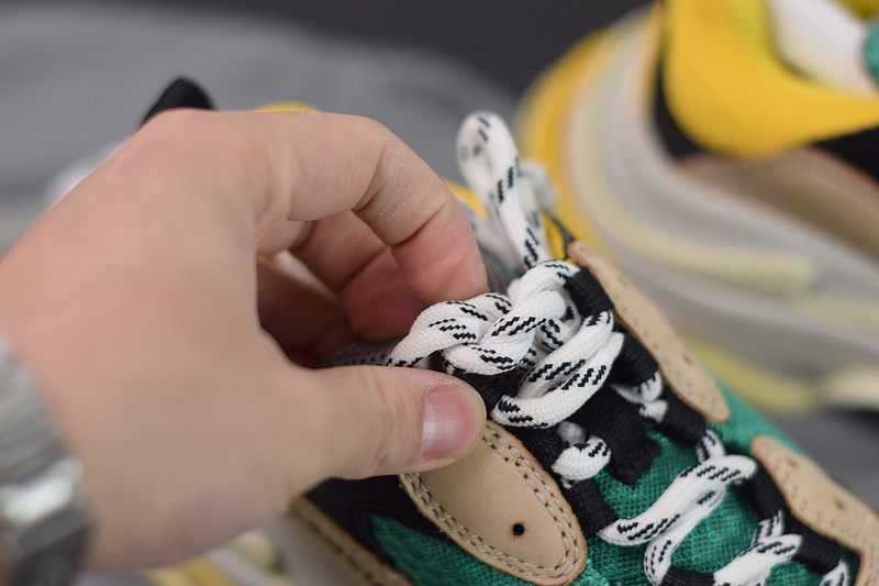 Ba*len*cia*ga triple s