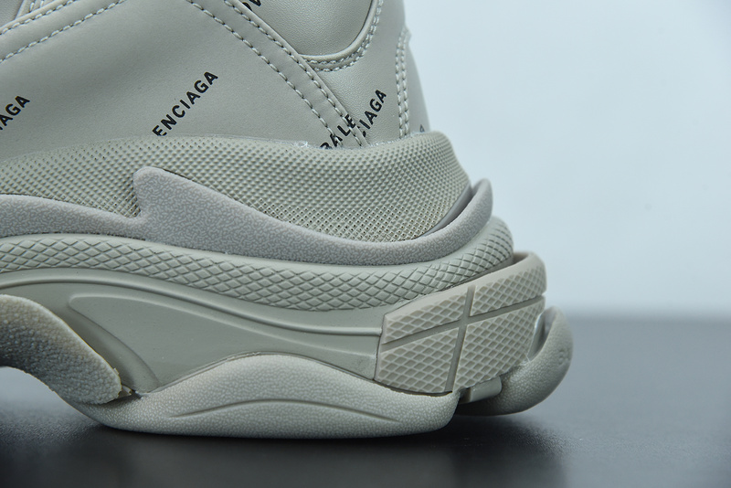 Ba*len*cia*ga triple s