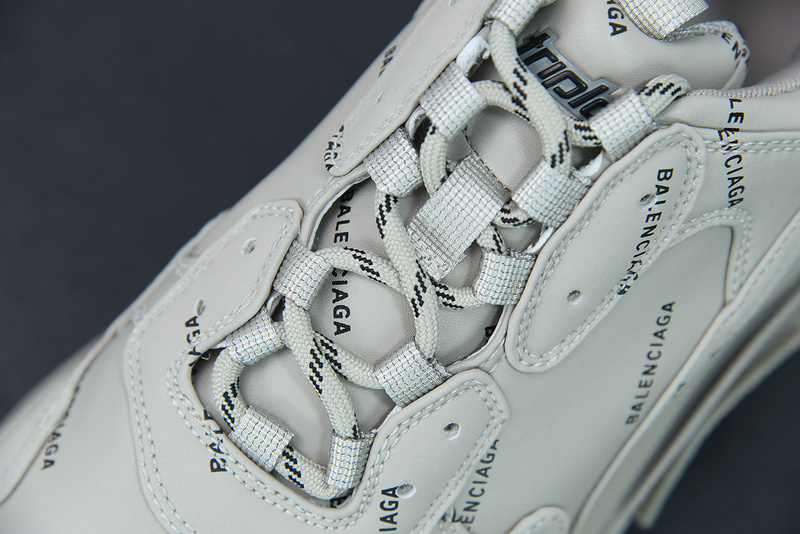 Ba*len*cia*ga triple s