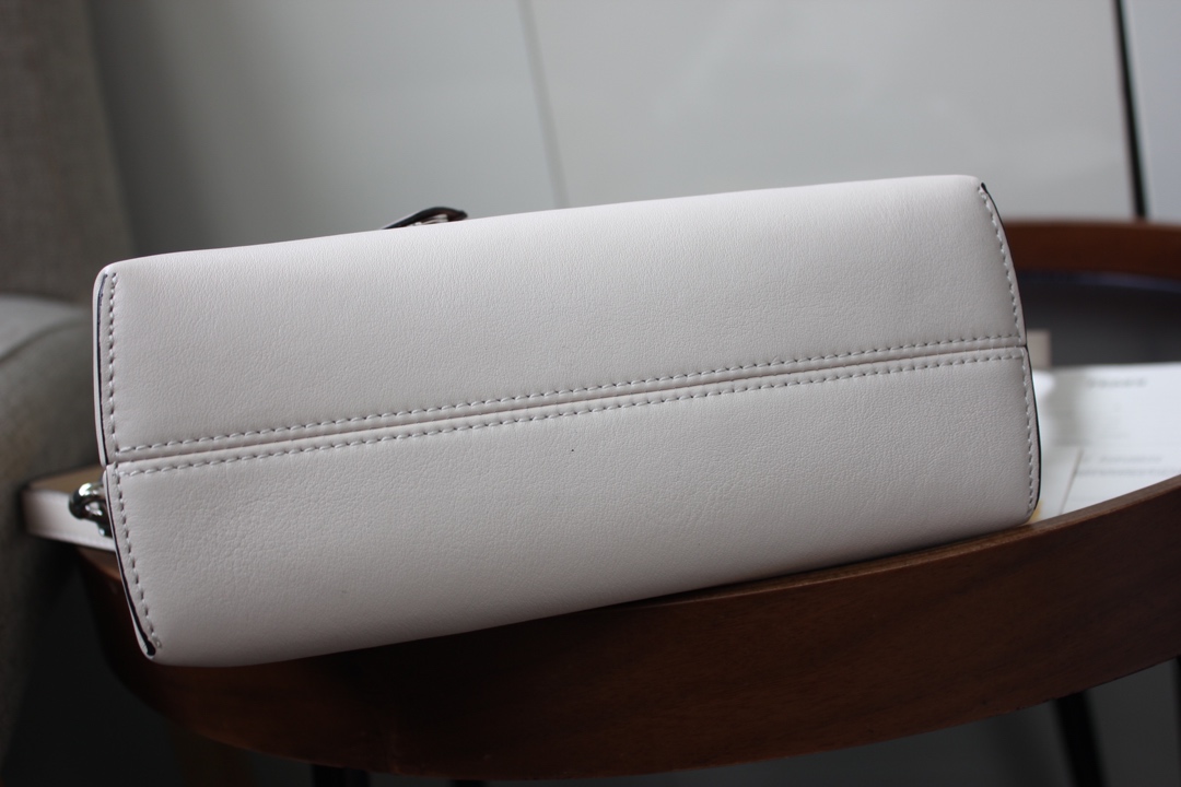 F**di by the way handbag-20*13*8.5cm