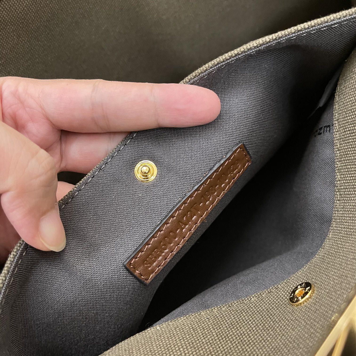 F**di peekabootote-41*29*16cm