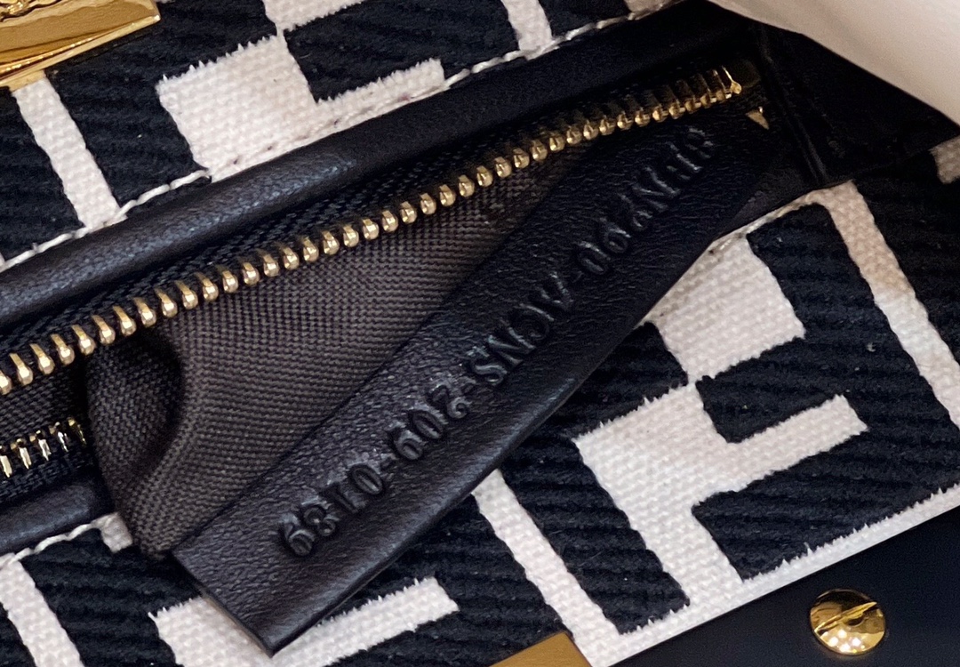 F**di peekabootote-24×7×19cm