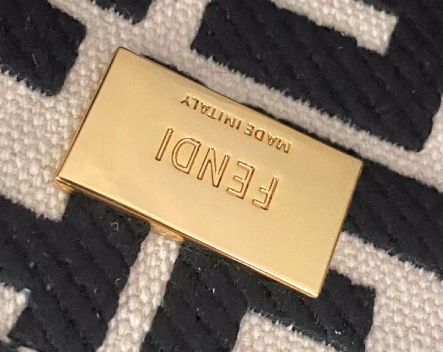 F**di peekabootote-24×7×19cm