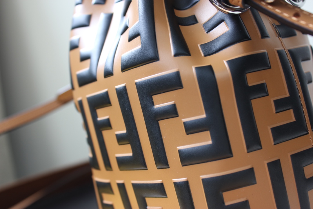 F**di mini mon tresor bag -12x18x10cm