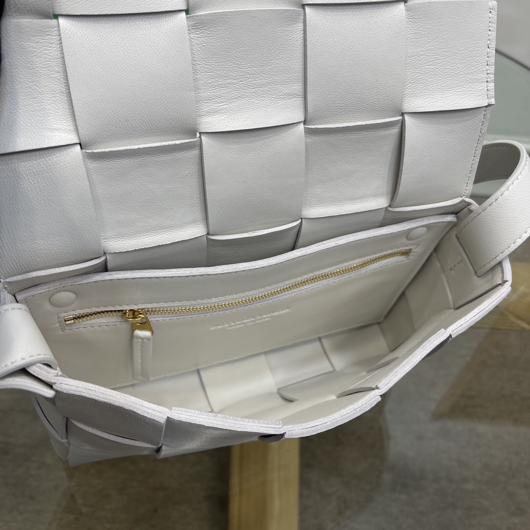 bo*te*ga Ve*ne*ta crossbody bag-23*15*6cm