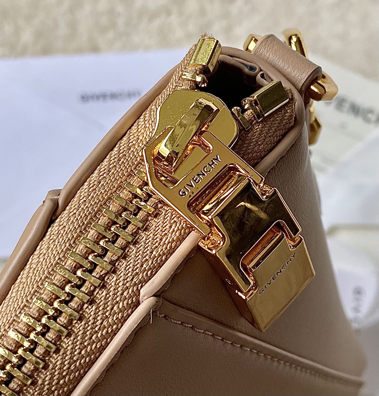 G1uenchy antigona sport -22*5*18cm