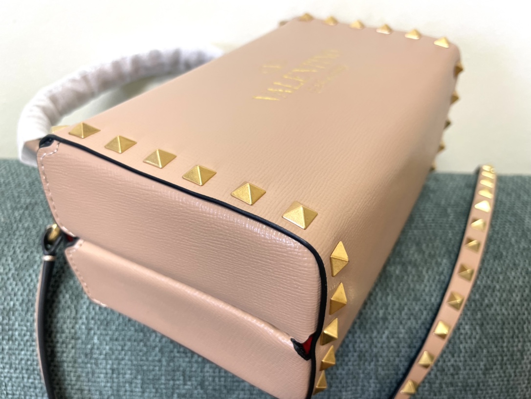 Va1e*ntin0 garavani rockstud alcove-19*12*8cm