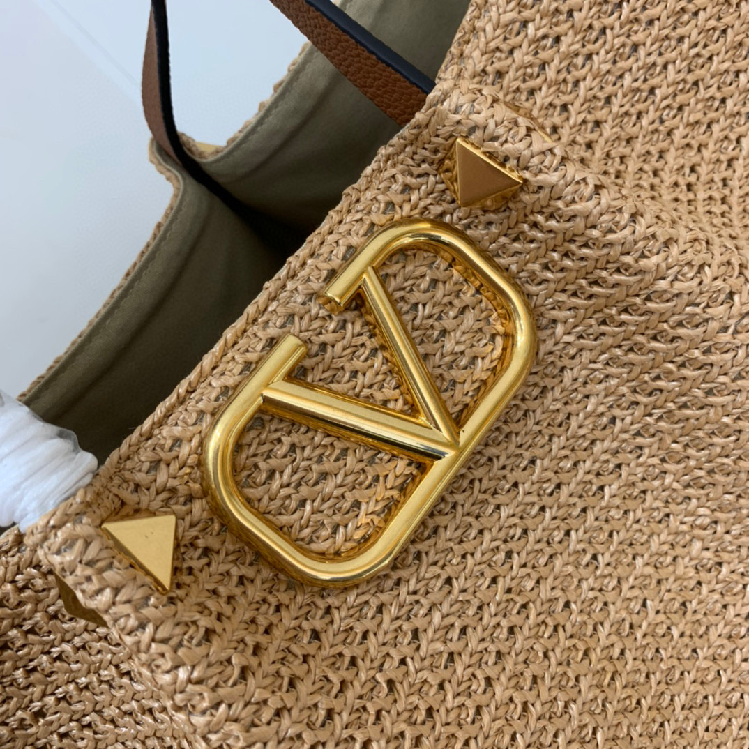 Va1e*ntin0 garavani studsign-35*25*17cm