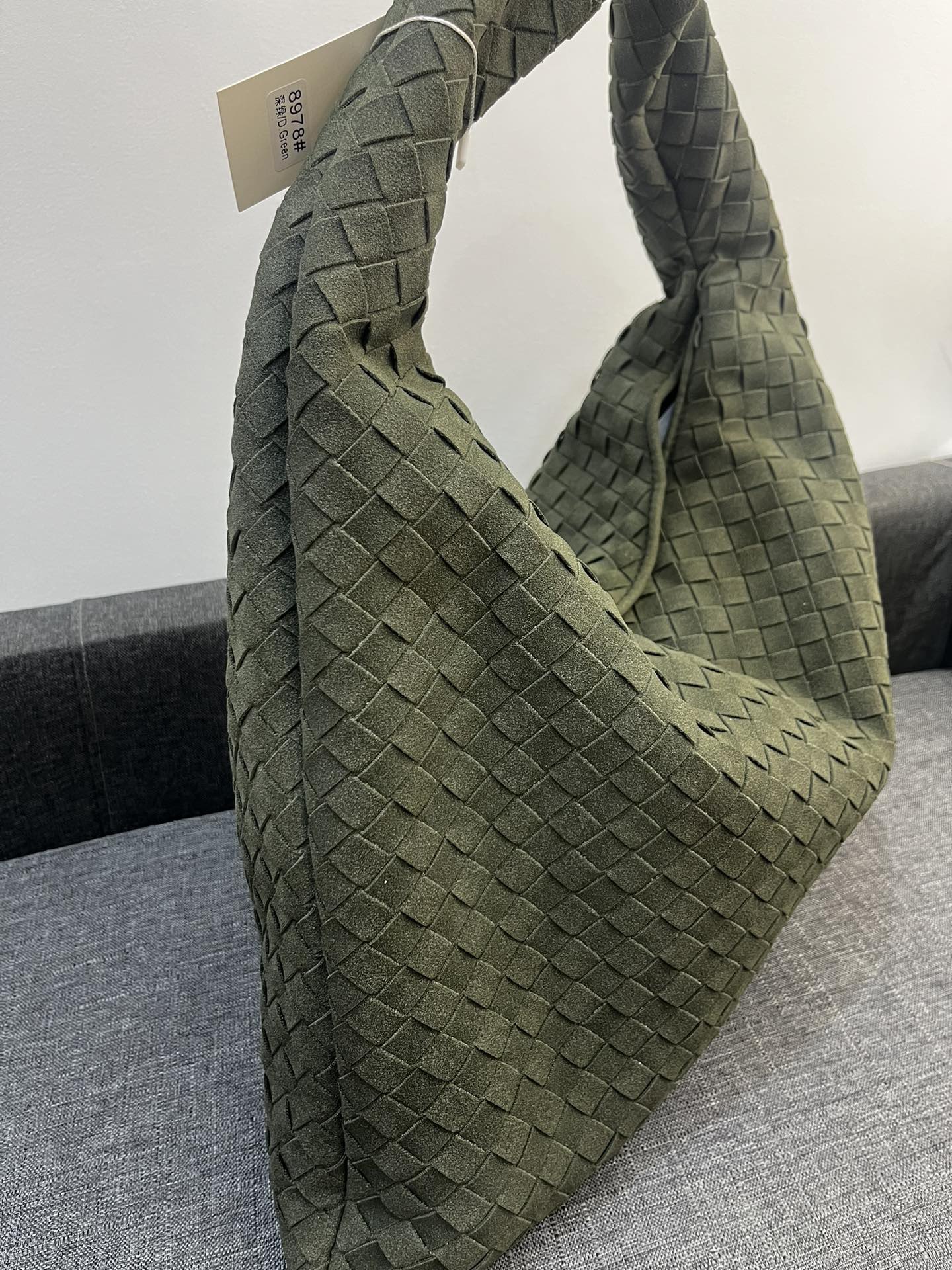 b0tt*ga Ven*ta hop bag-54*24*13cm