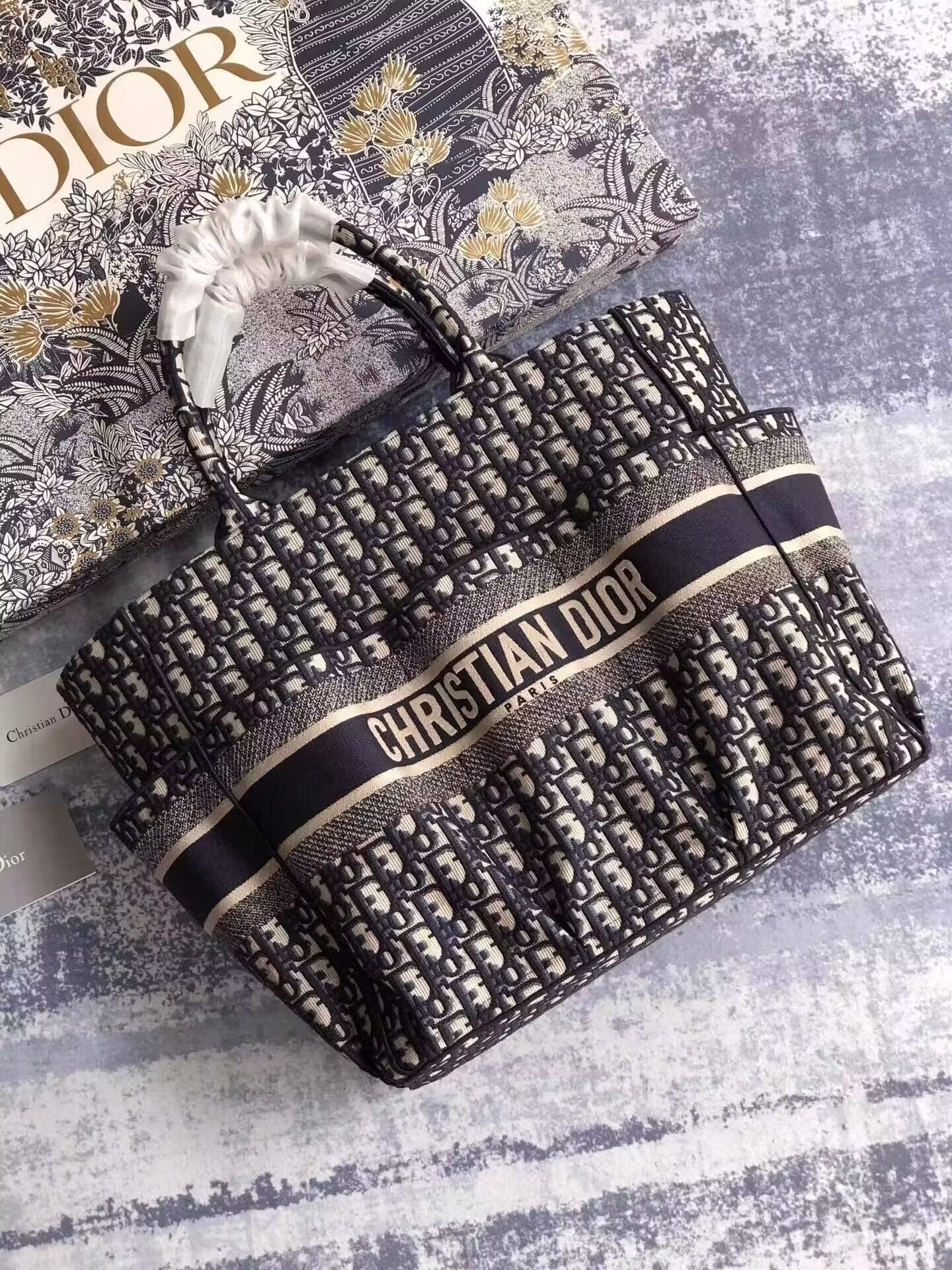 D*or book tote-34.5*17.5*30cm