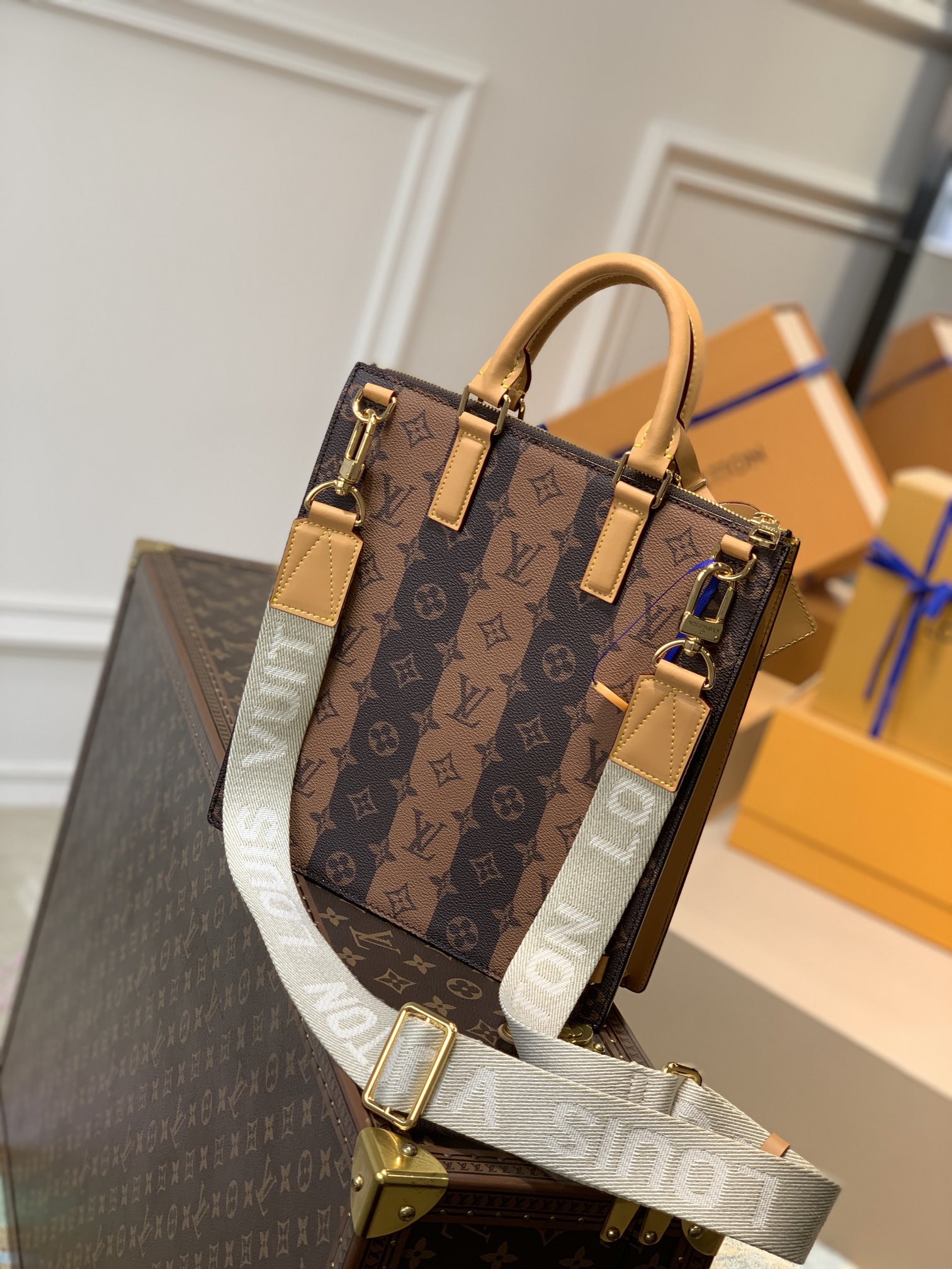 l0*is V*t0n sac plat-26.0 x 28.5 x 6cm