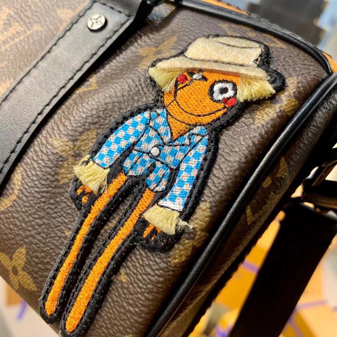 l0*is V*t0nzoooom with friends-21×10×12cm