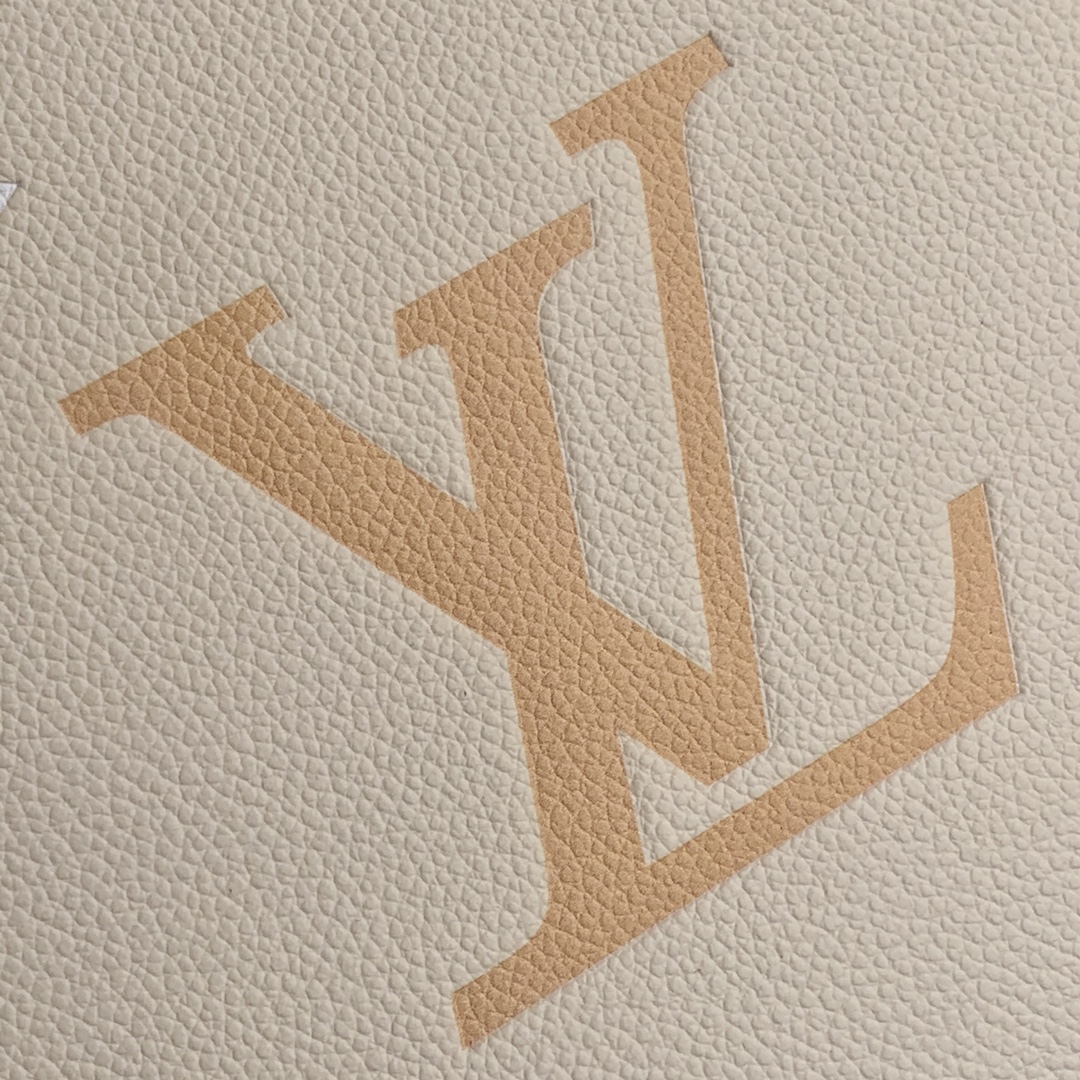 l0*is V*t0n toiletry pouch 26-26*20*5cm