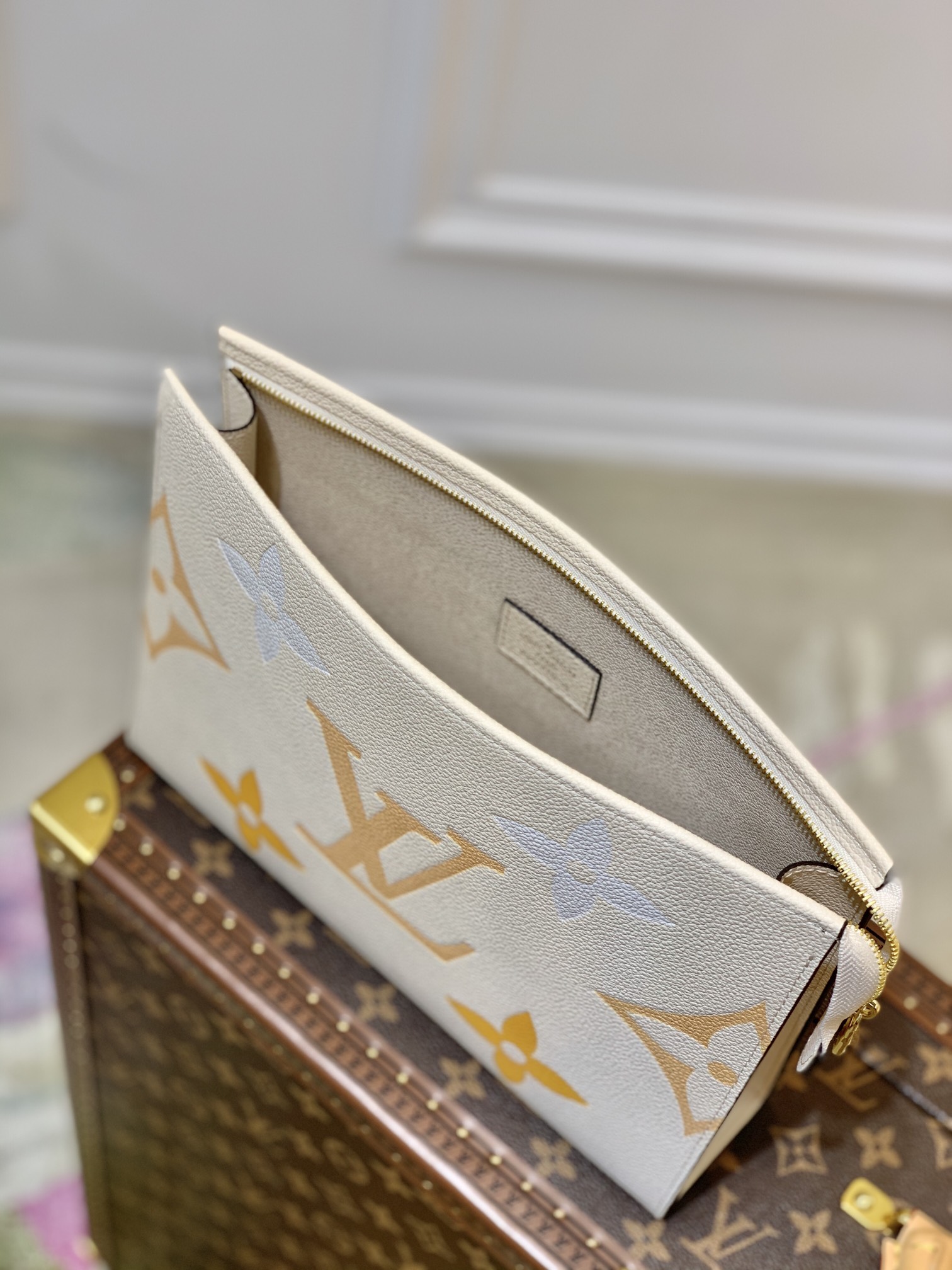 l0*is V*t0n toiletry pouch 26-26*20*5cm