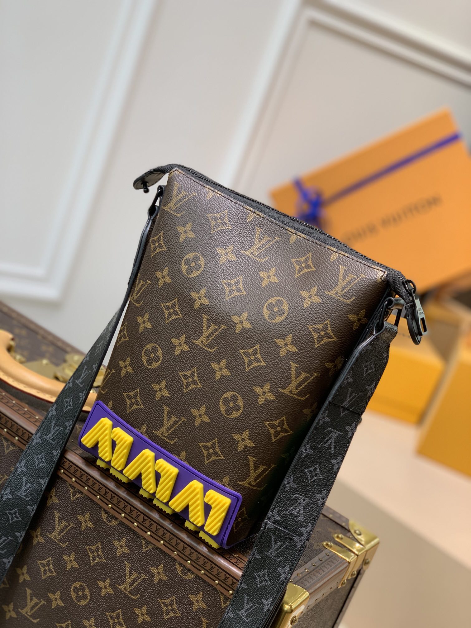 l0*is V*t0n cruiser handbags-25*22.5*13cm