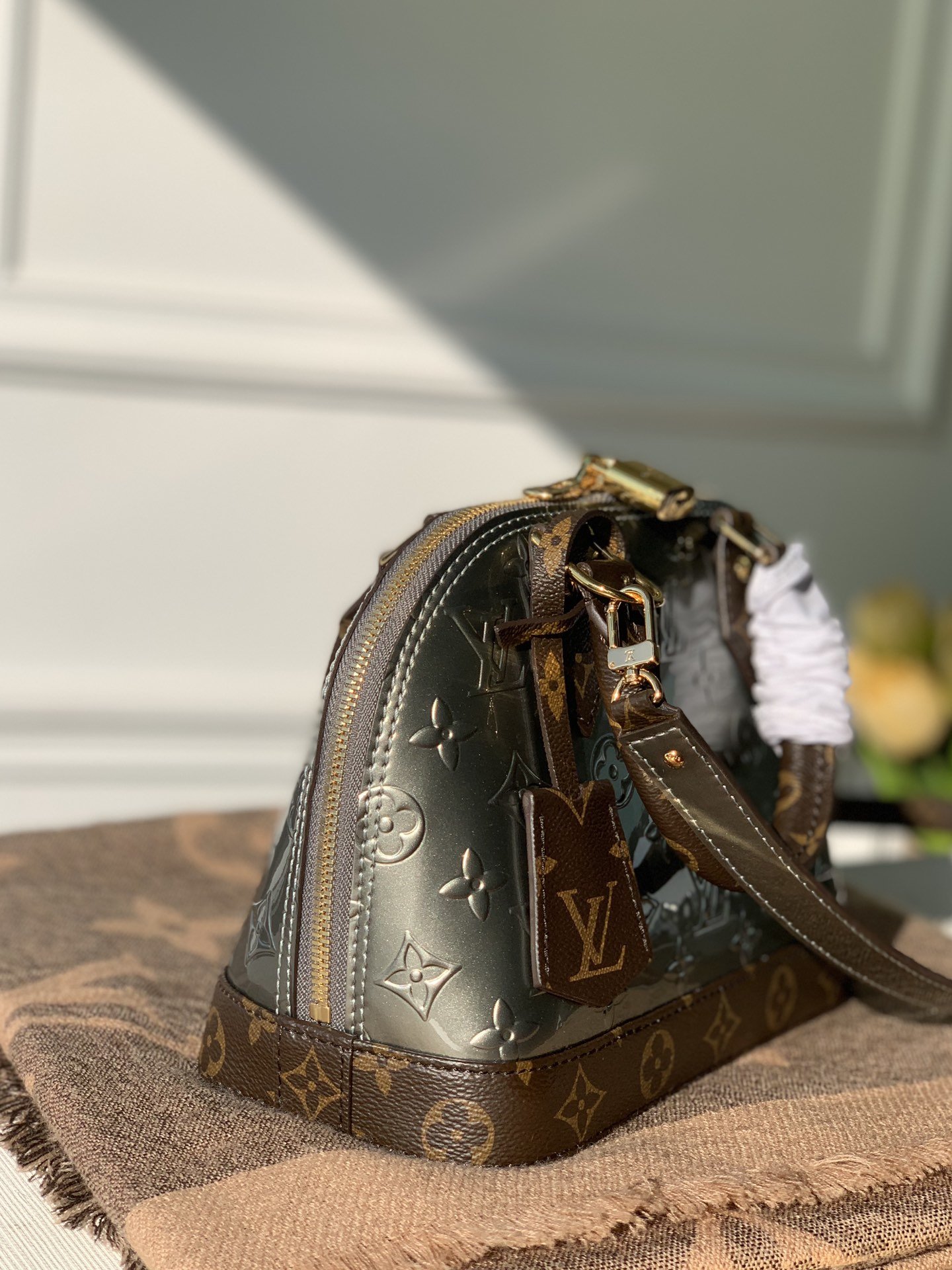 l0*is V*t0n alma bb-25*19*12cm