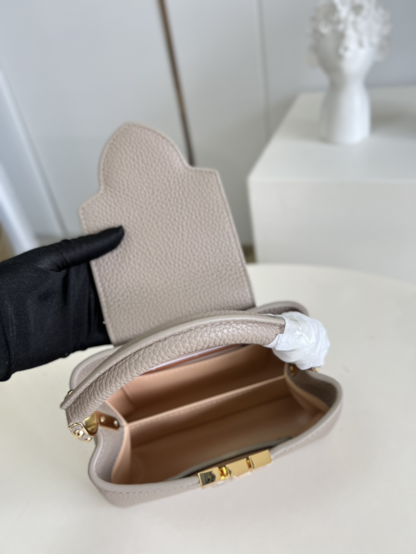 l0*is V*t0n capucines handlebag