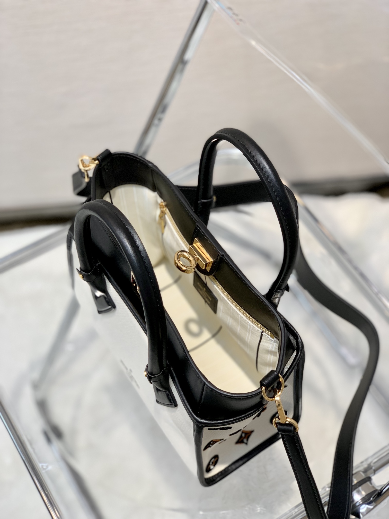 l0*is V*t0n on my side tote bag-25*20*12cm