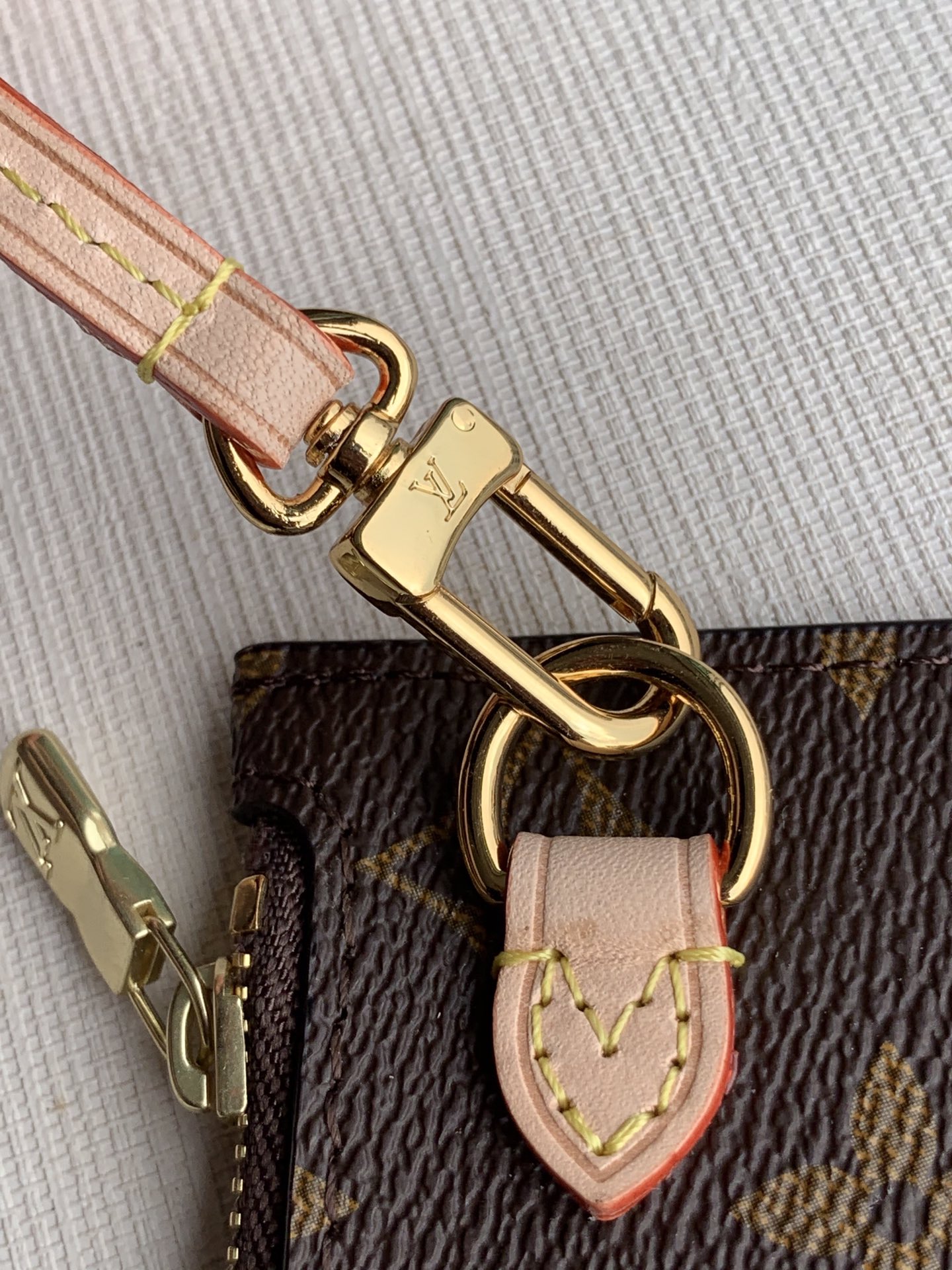 l0*is V*t0n neverfull pm -29×21×12cm