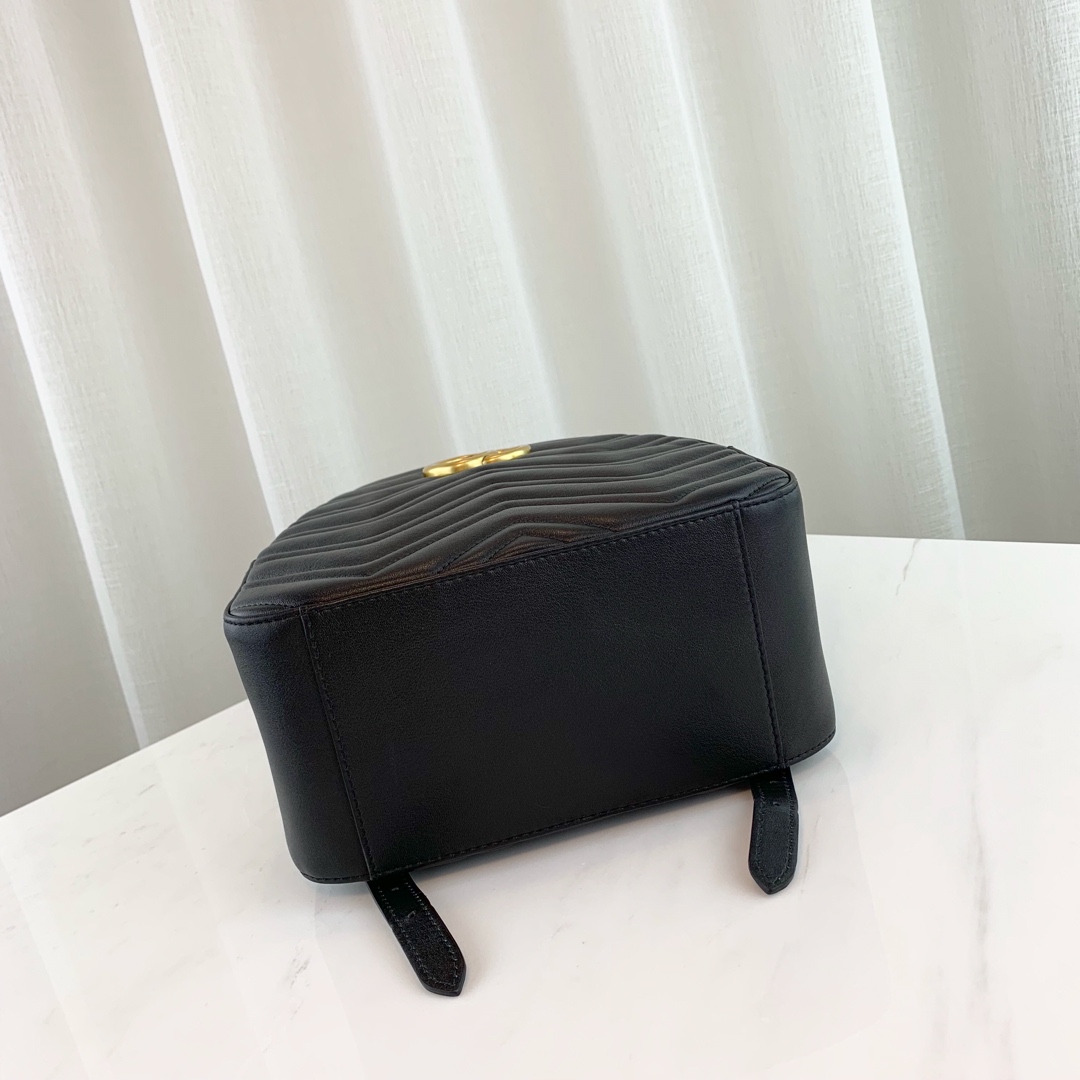 G*u*i backpack-22.5x26x11cm