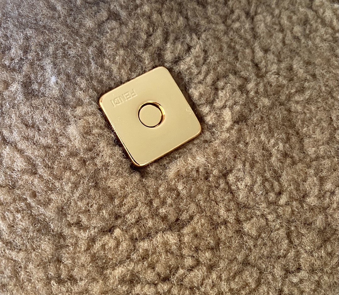 F**di medium baguette bag-27×6×15cm