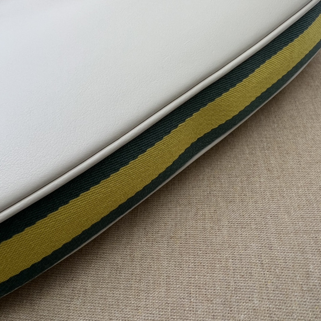 G*u*i attache large shoulder bag-35*32*6cm